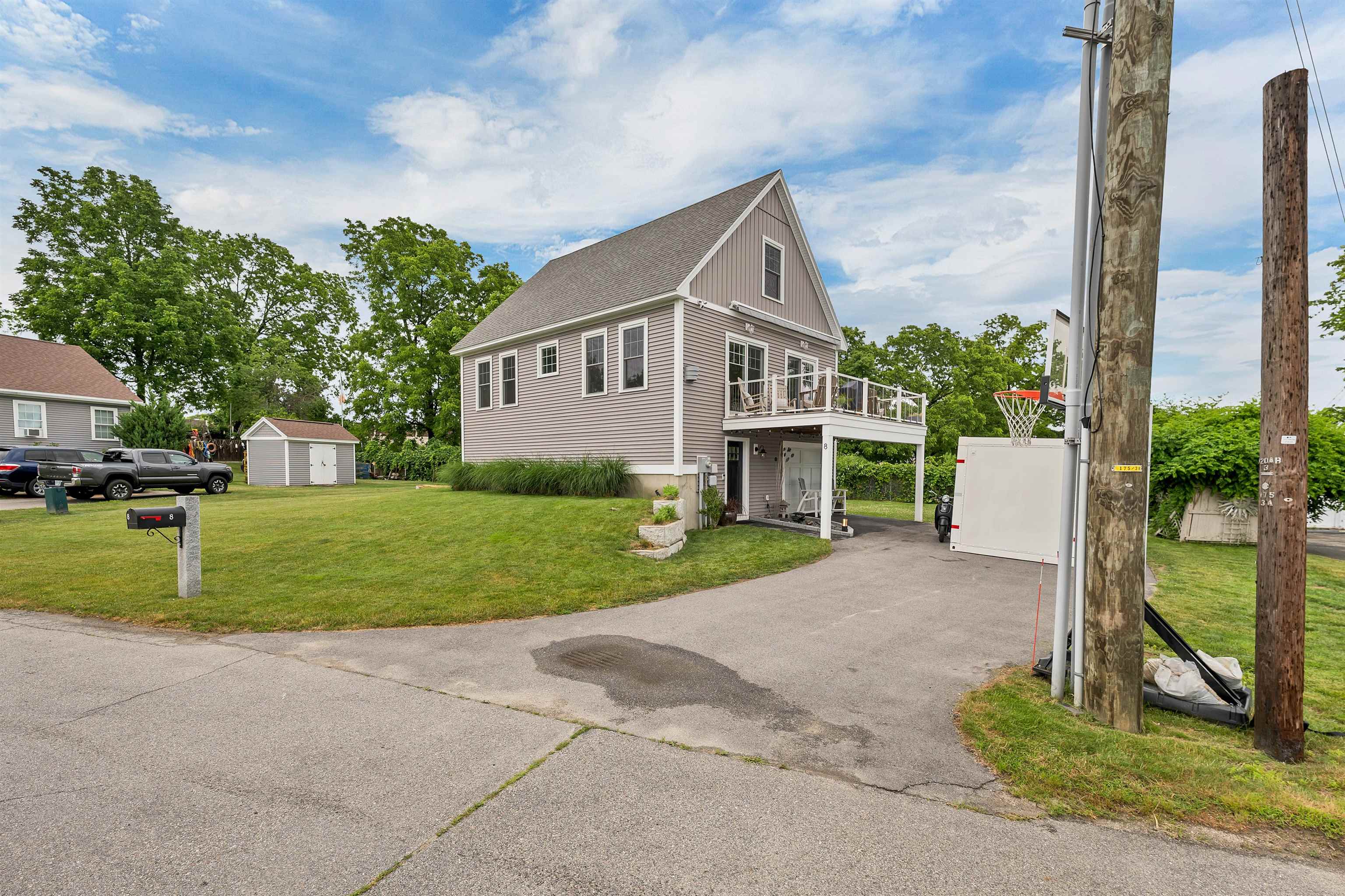 8 Heaphy Ln, Dover, NH 03820