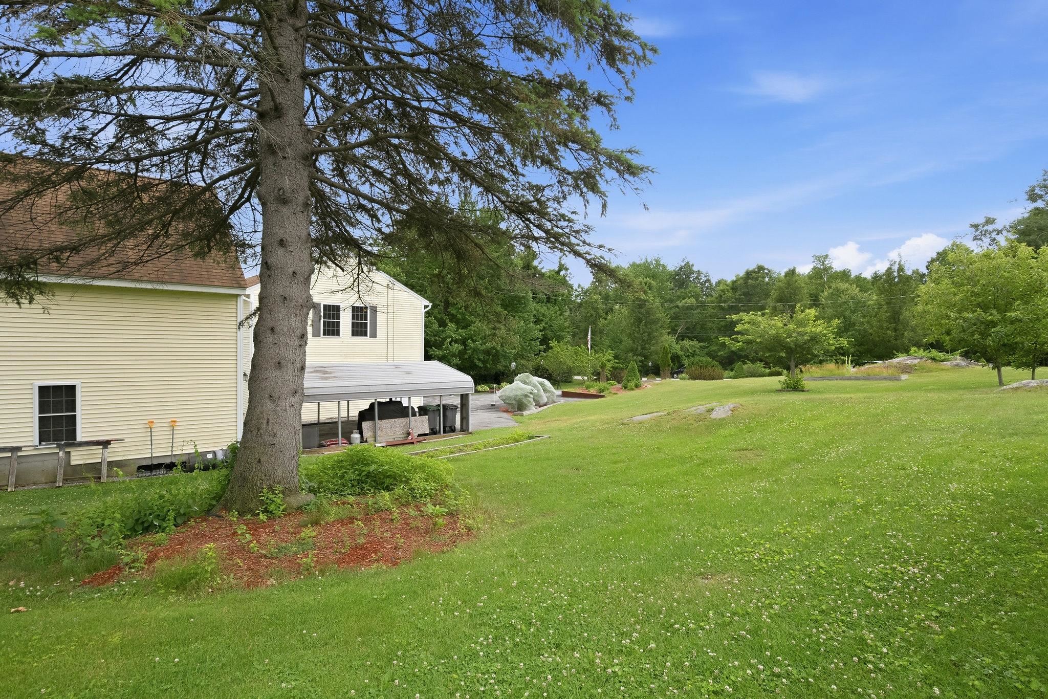 5 Johns Dr, Hooksett, NH 03106