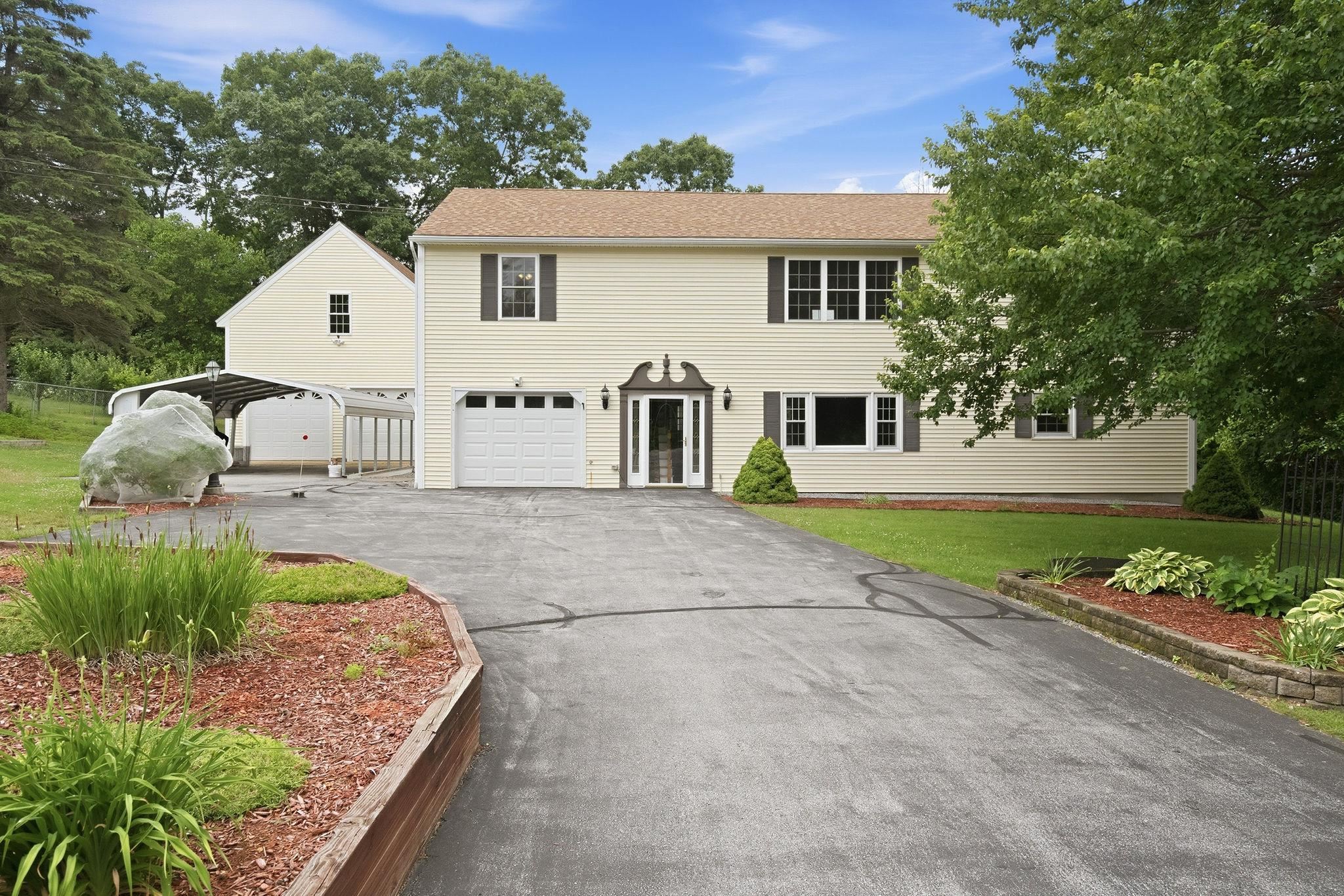 5 Johns Dr, Hooksett, NH 03106