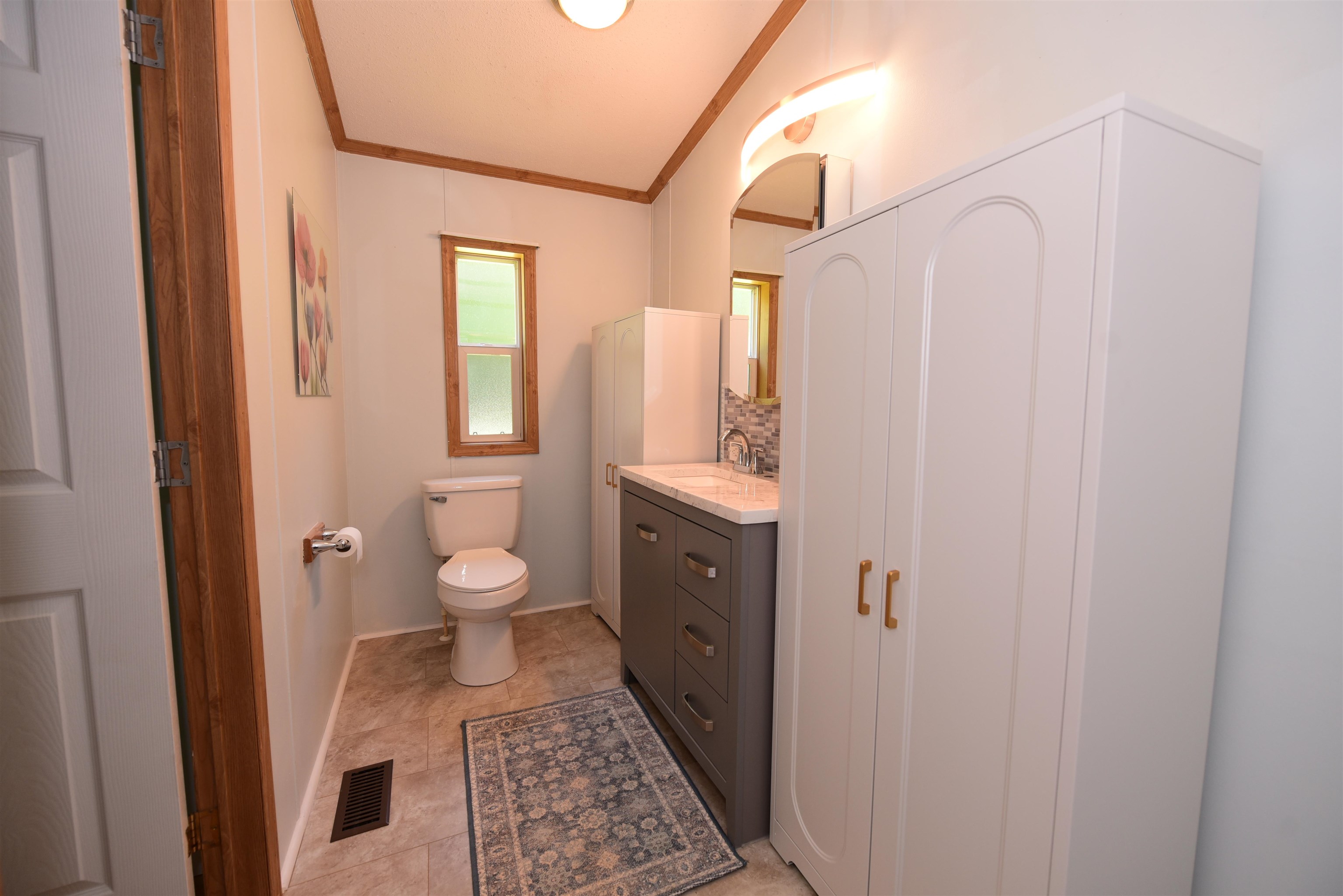 124 Goldfinch Ln, Conway, NH 03813