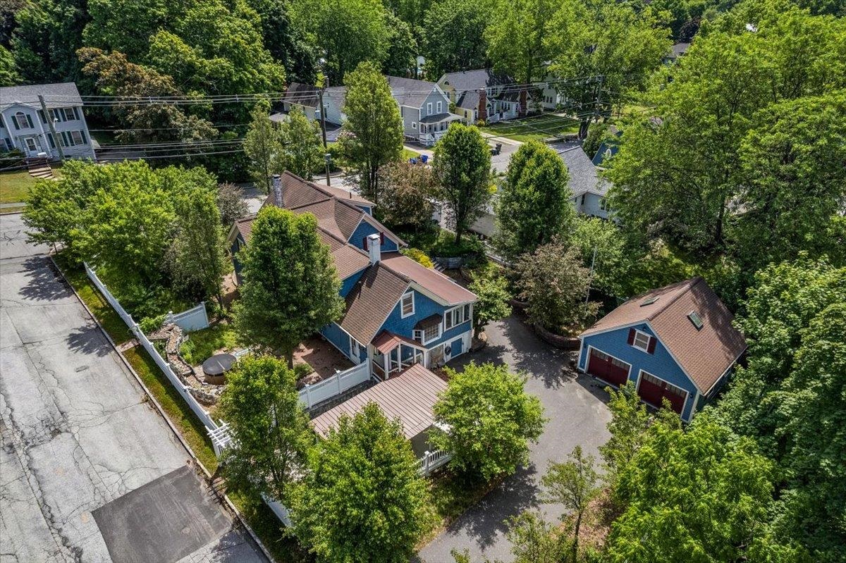 564 River Rd, Manchester, NH 03104