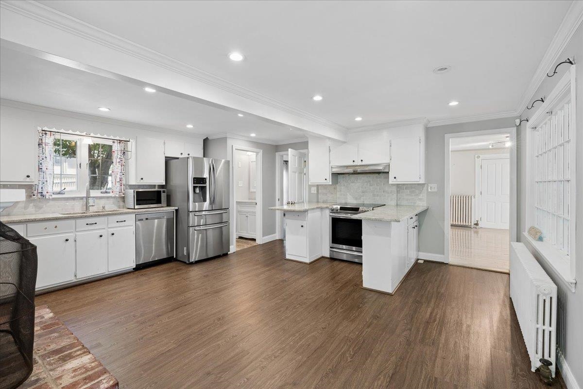 564 River Rd, Manchester, NH 03104
