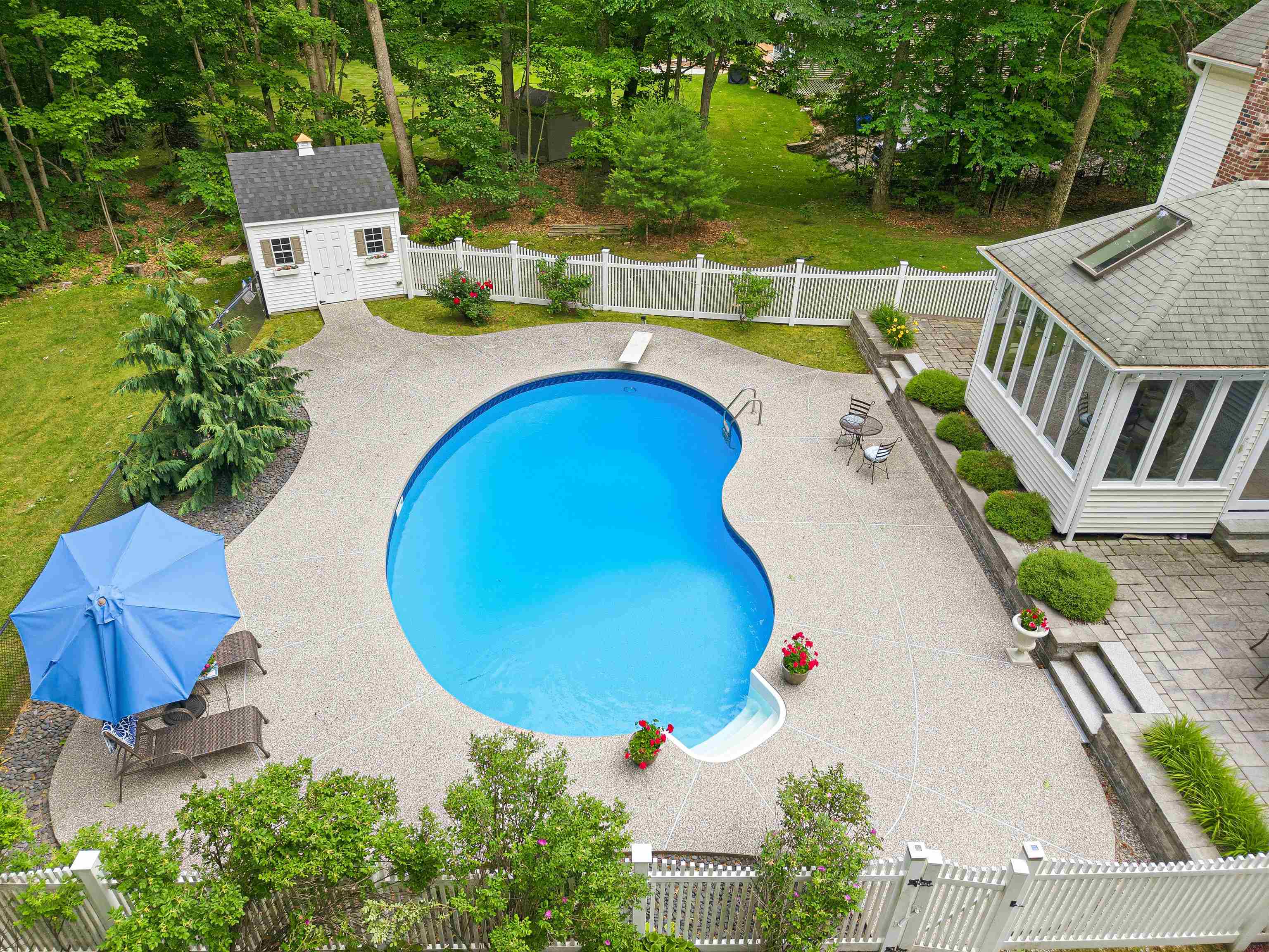 22 Hazelnut Ln, Londonderry, NH 03053