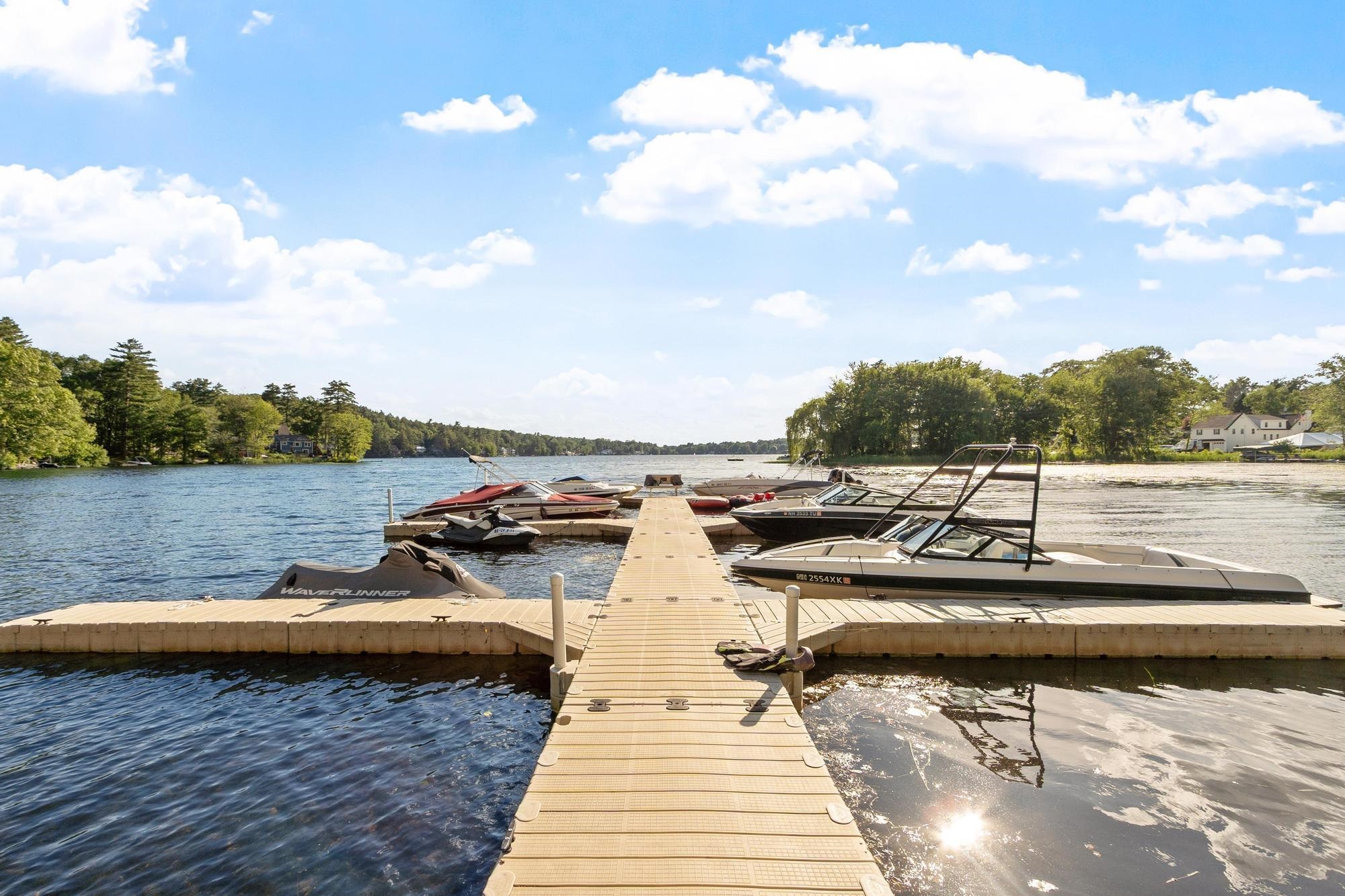 7 Beach Rd, Hampstead, NH 03841
