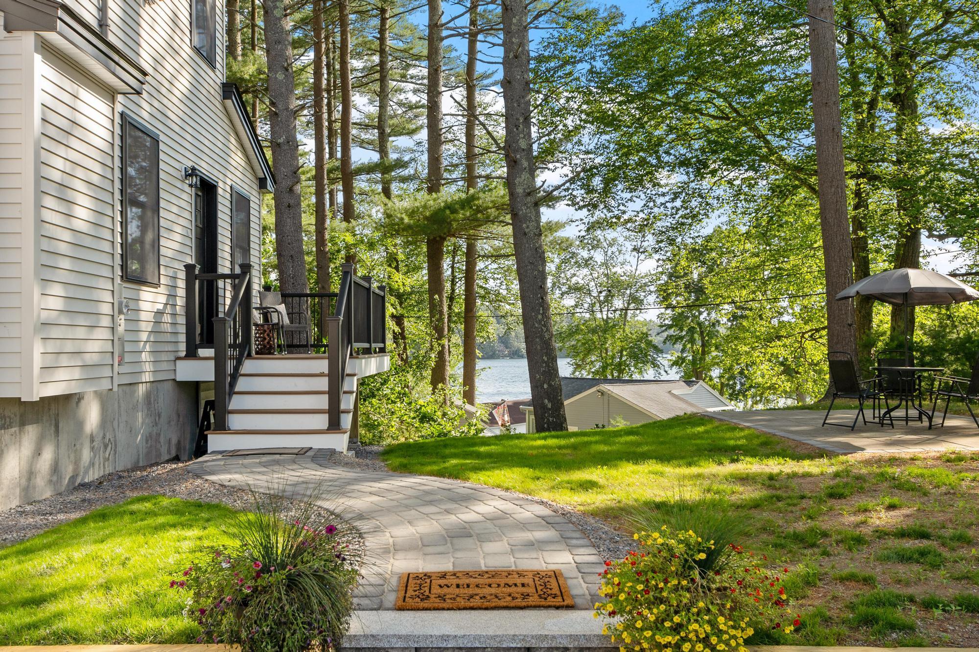 7 Beach Rd, Hampstead, NH 03841