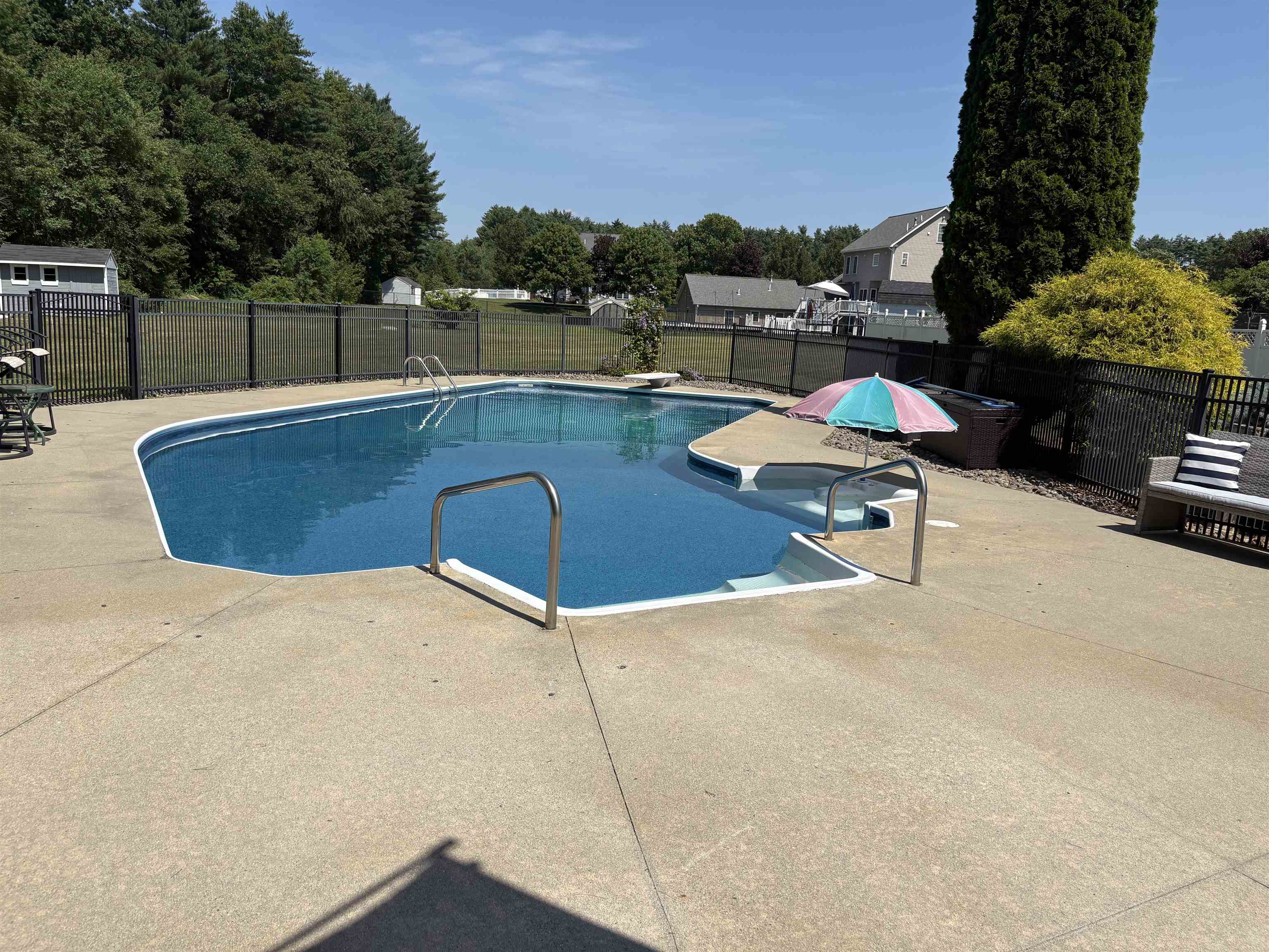 144 Old Derry Rd, Londonderry, NH 03053