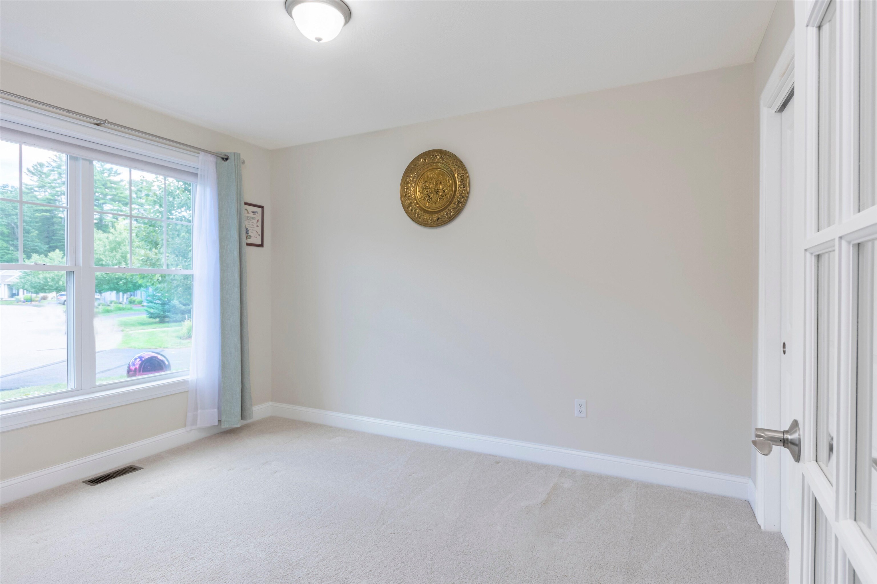 19 Furnival Rd, Nashua, NH 03064