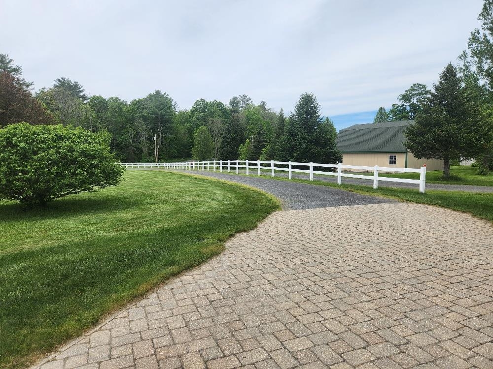 566 Calavant Hill Rd, Charlestown, NH 03603