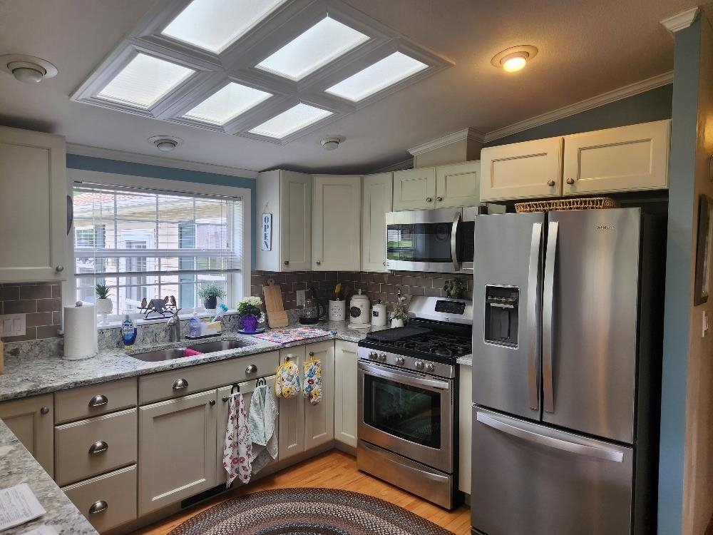 566 Calavant Hill Rd, Charlestown, NH 03603