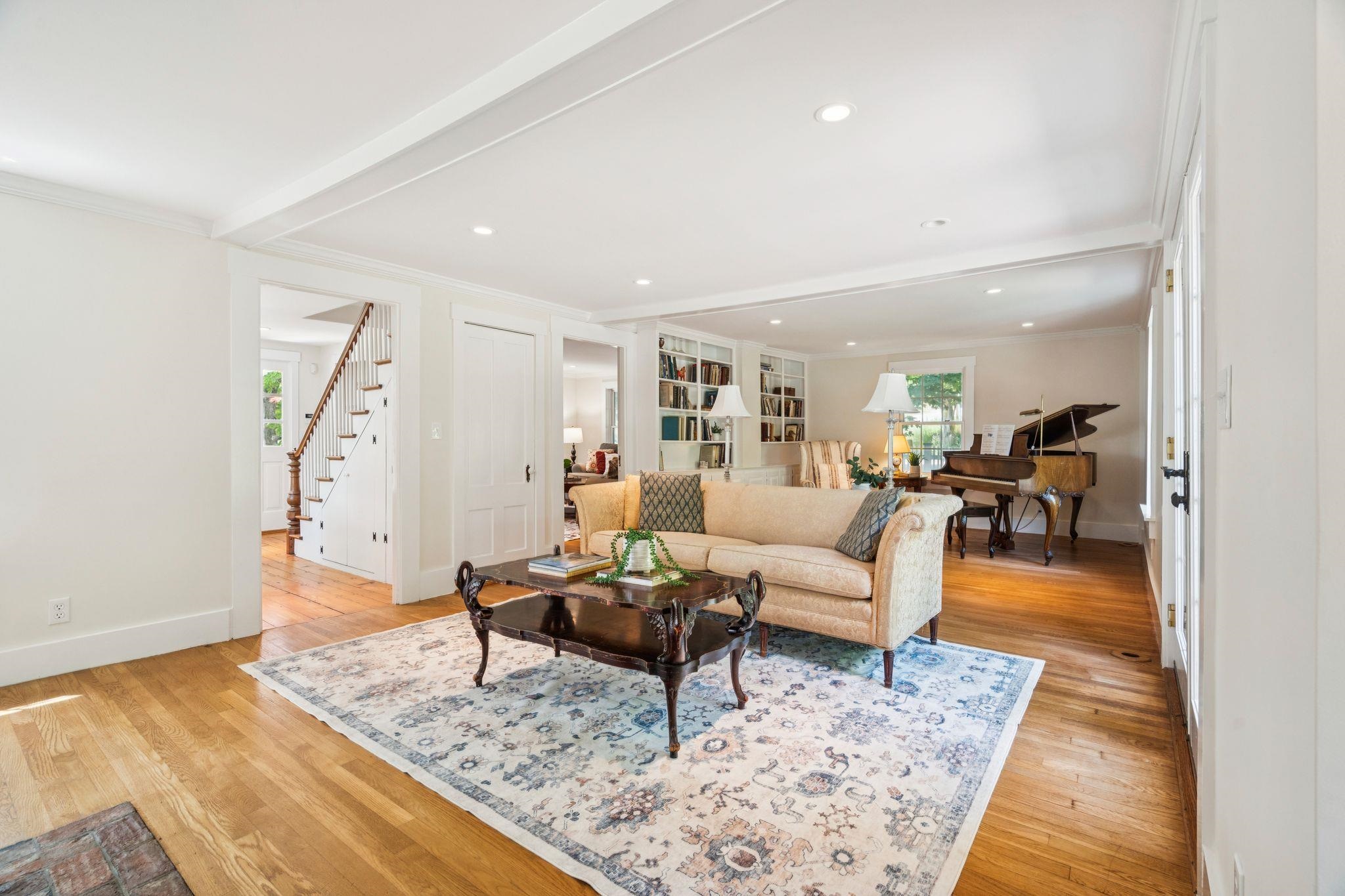 83 Worcester Rd, Hollis, NH 03049
