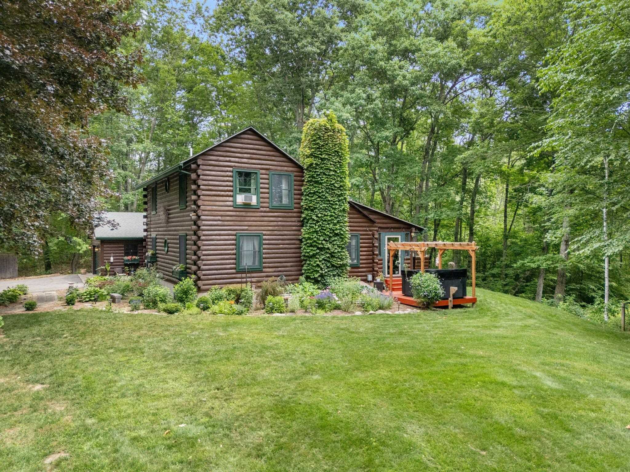 165 Calef Hw, Lee, NH 03861