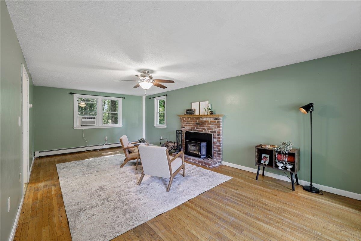 11 Hartson Cir, Hudson, NH 03051