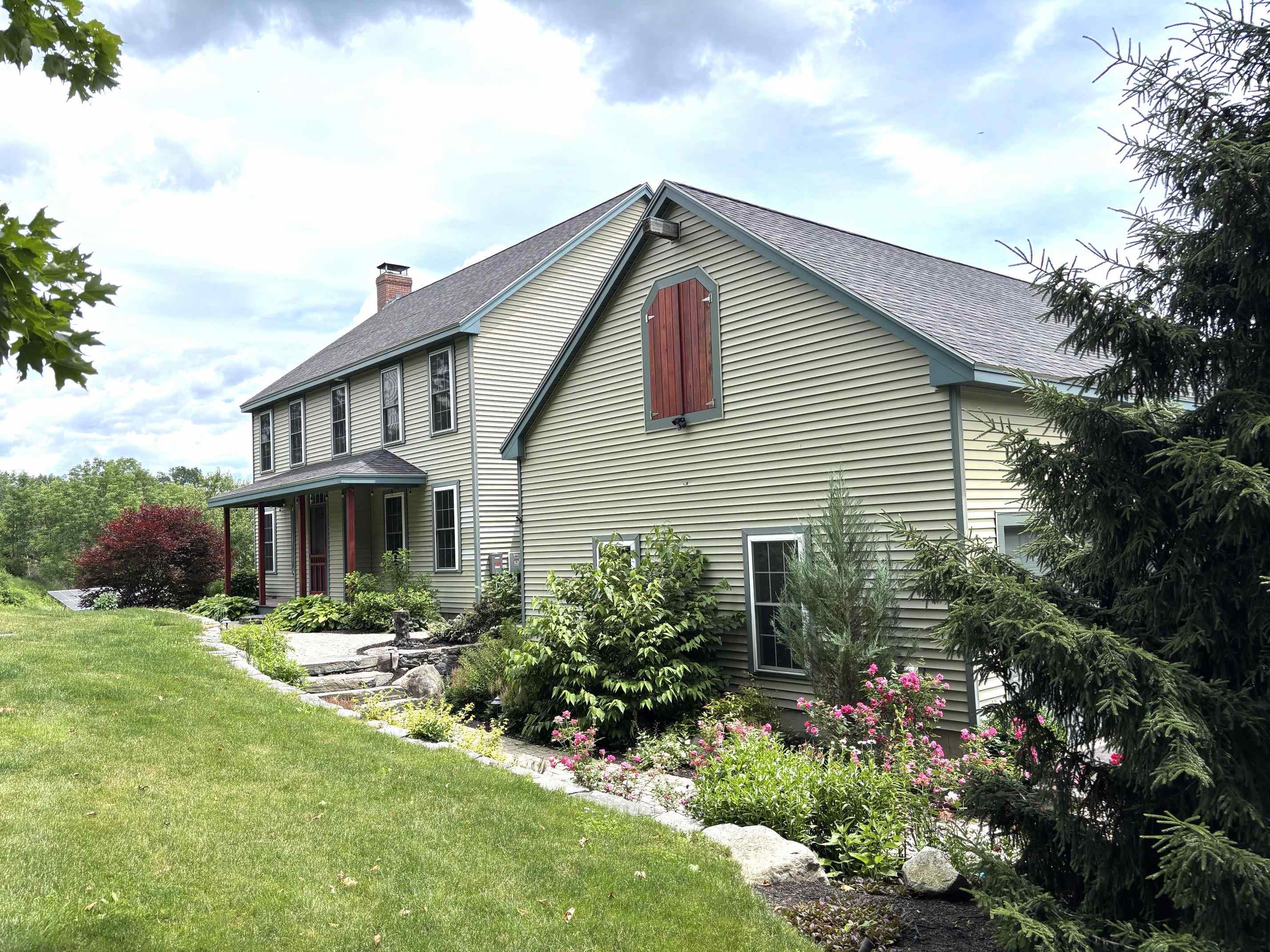 8 Old Mill Ln, Rollinsford, NH 03869