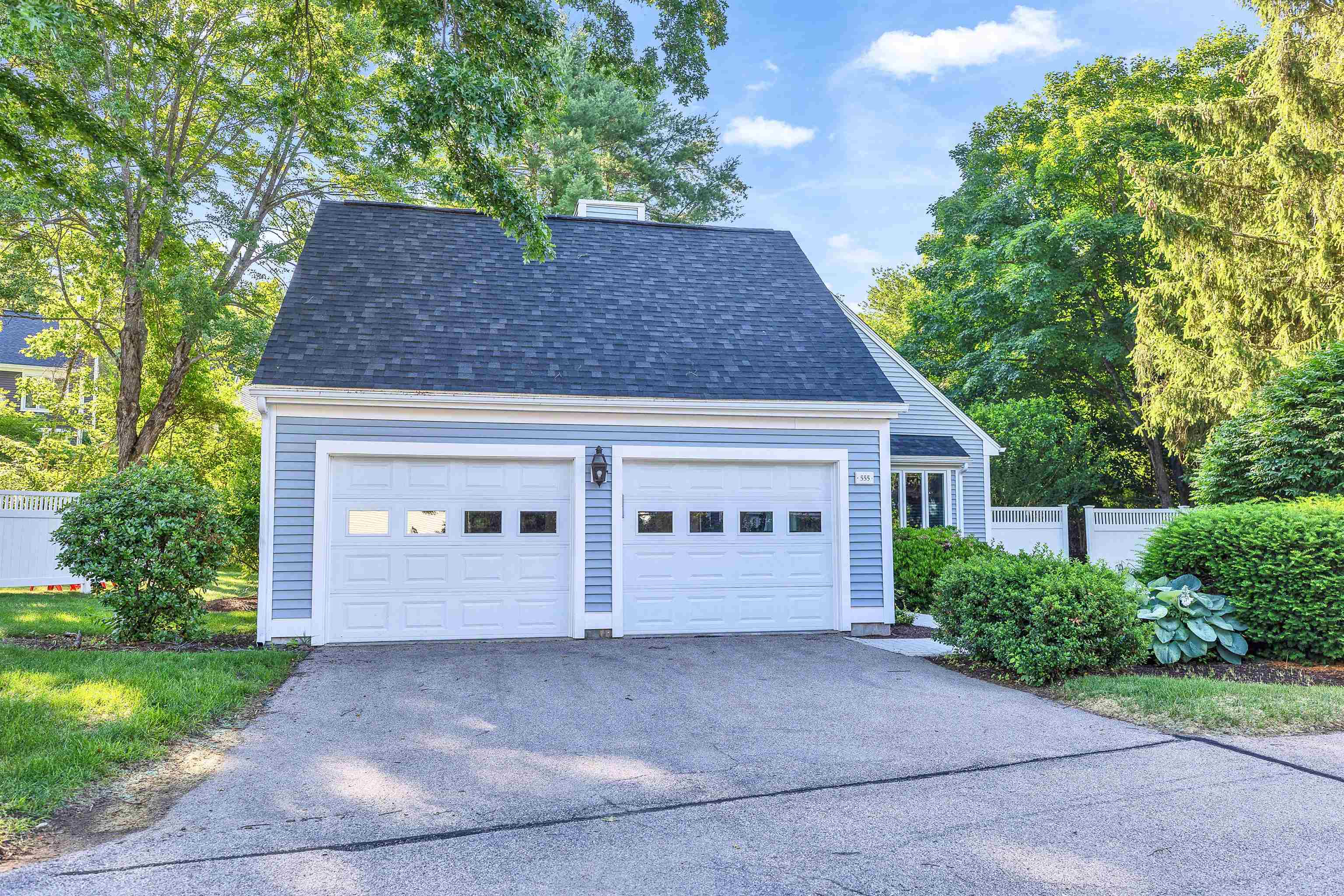 555 Straw Hill Rd, Manchester, NH 03104