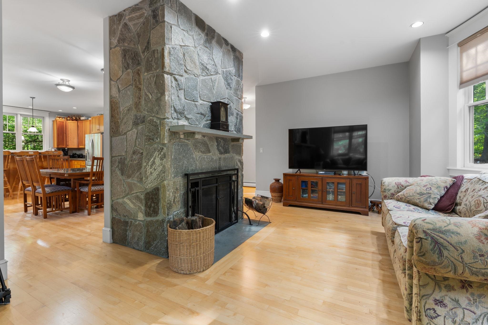 Wood-Burning Fireplace 25630147