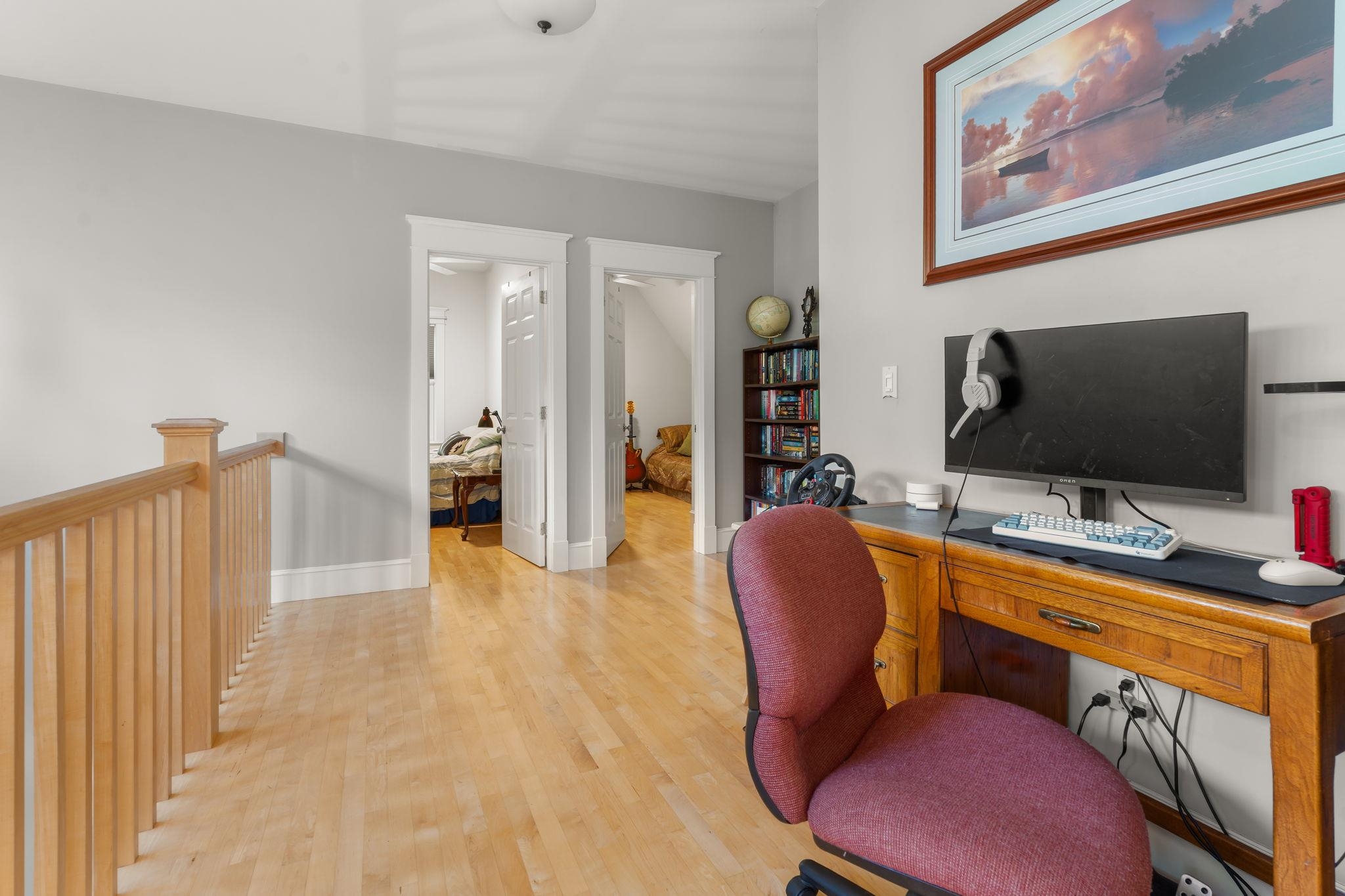 2nd Floor Landing 25630151