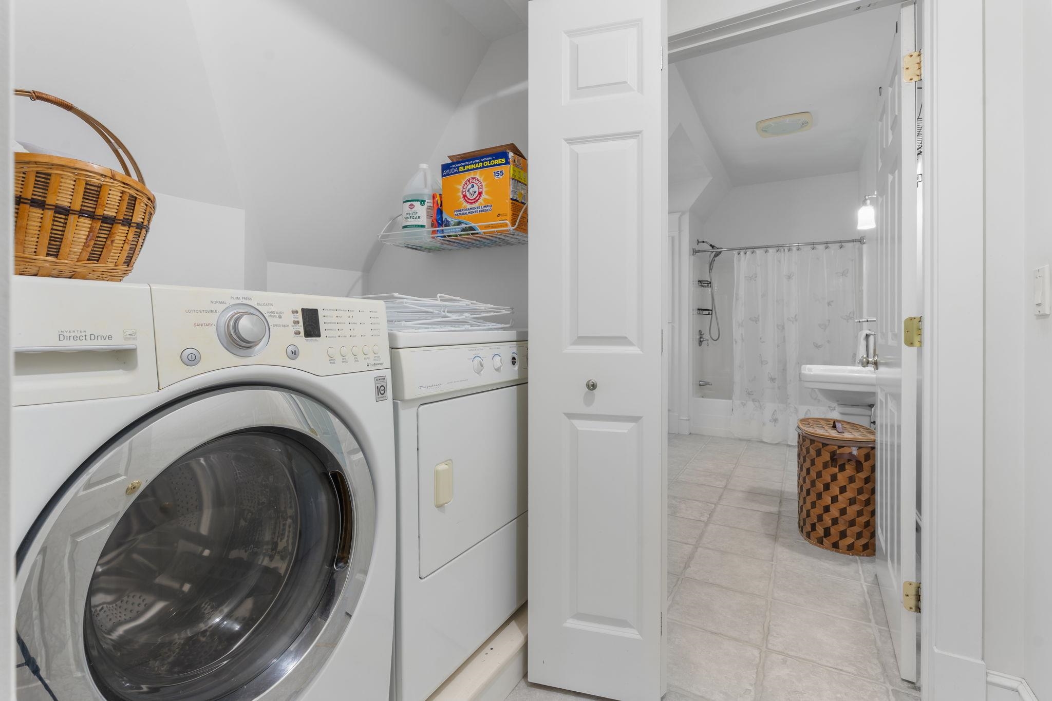 Laundry Closet 25630154