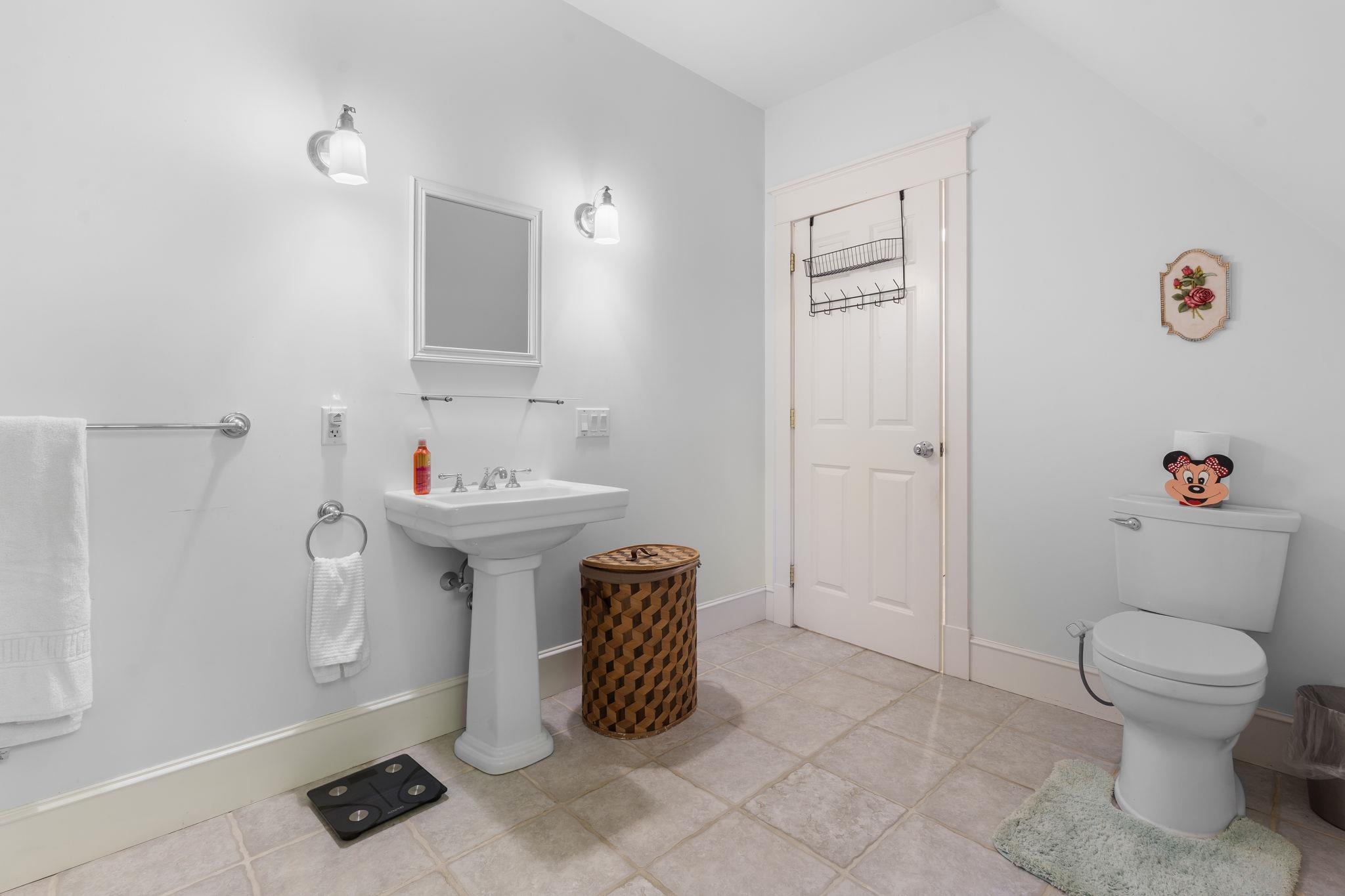 2nd Floor Shared Bath 25630155