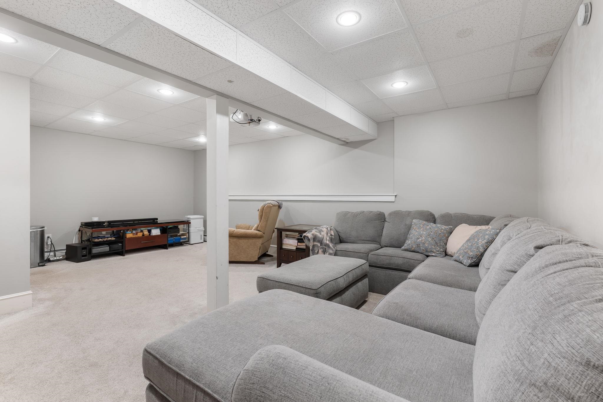 12 Fernwood Ln, Grantham, NH 03753