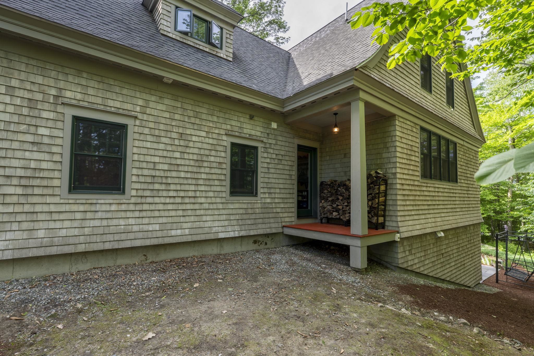 Covered Porch 25630182