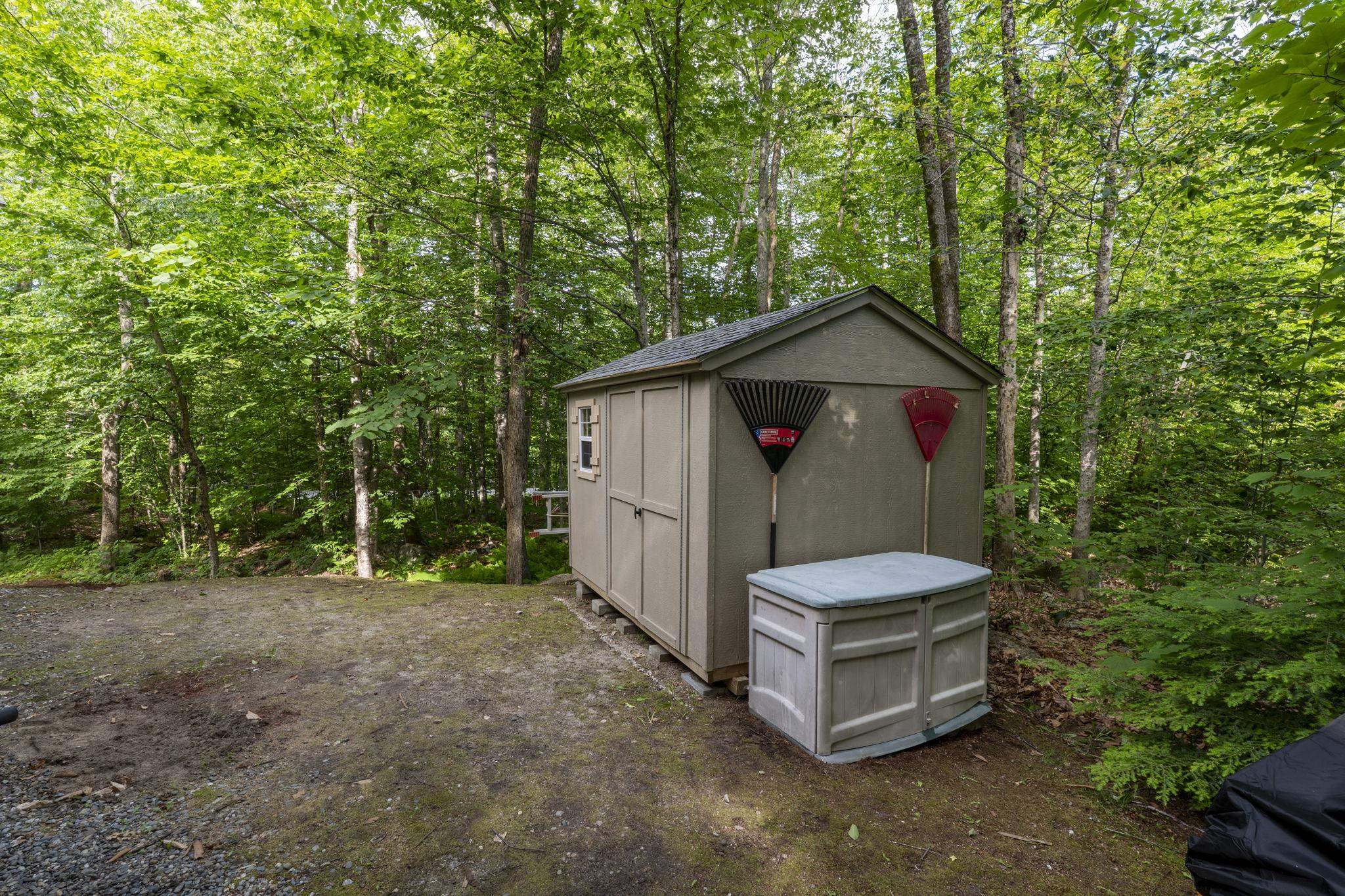 Storage Shed 25630183