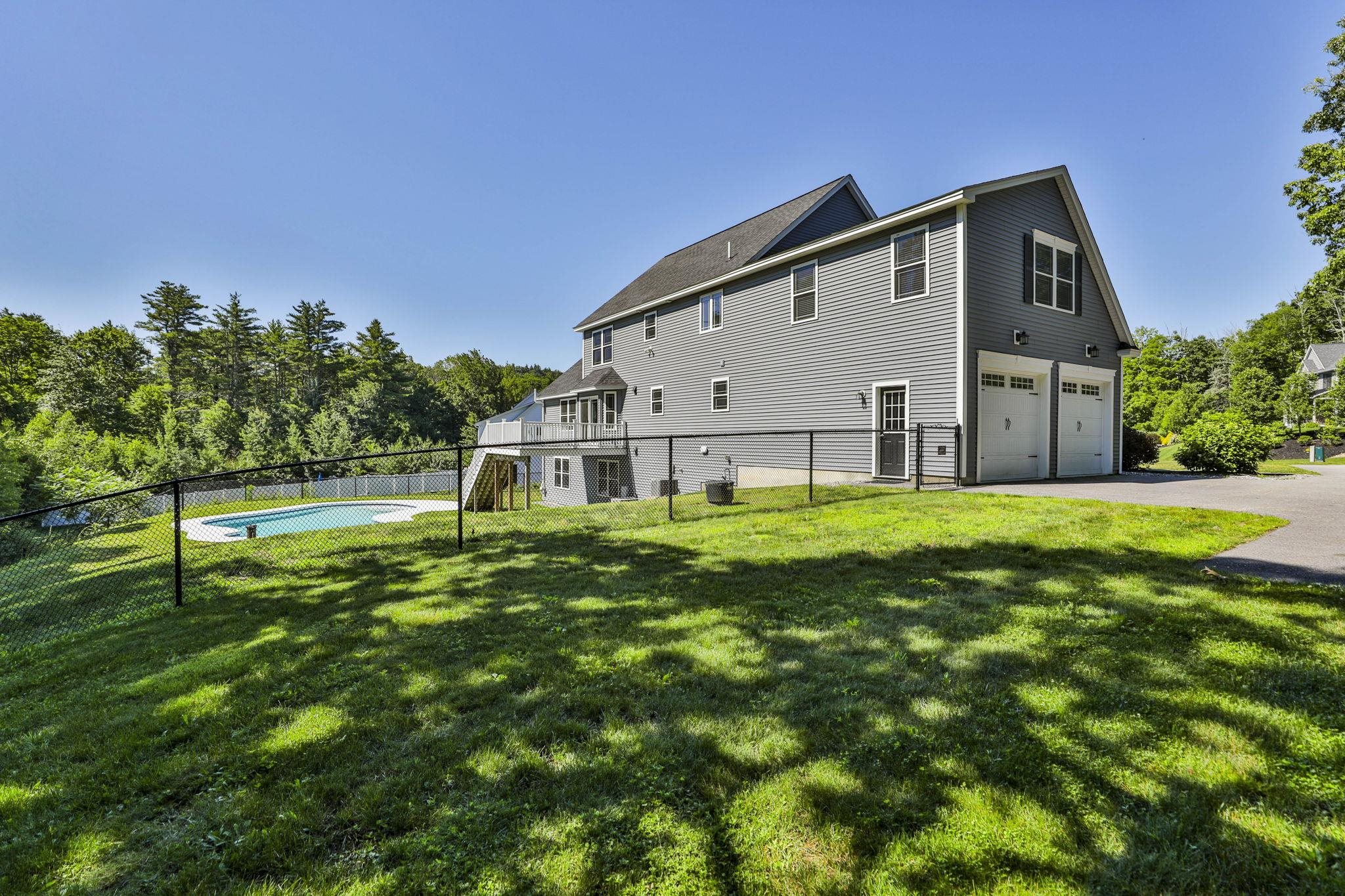 18 John King Dr, Goffstown, NH 03045