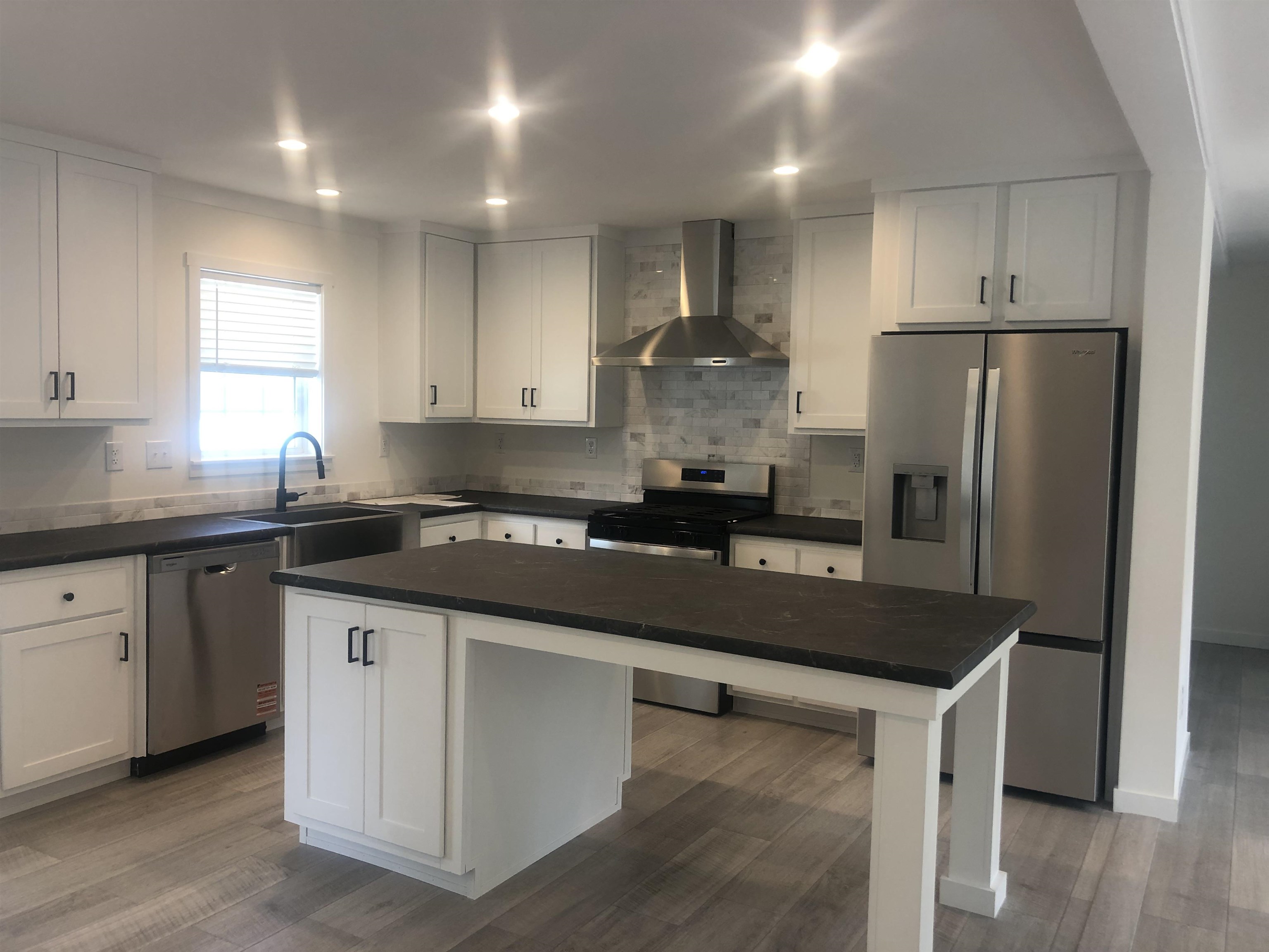 3 Edmund Meadow Ln, Hampstead, NH 03841