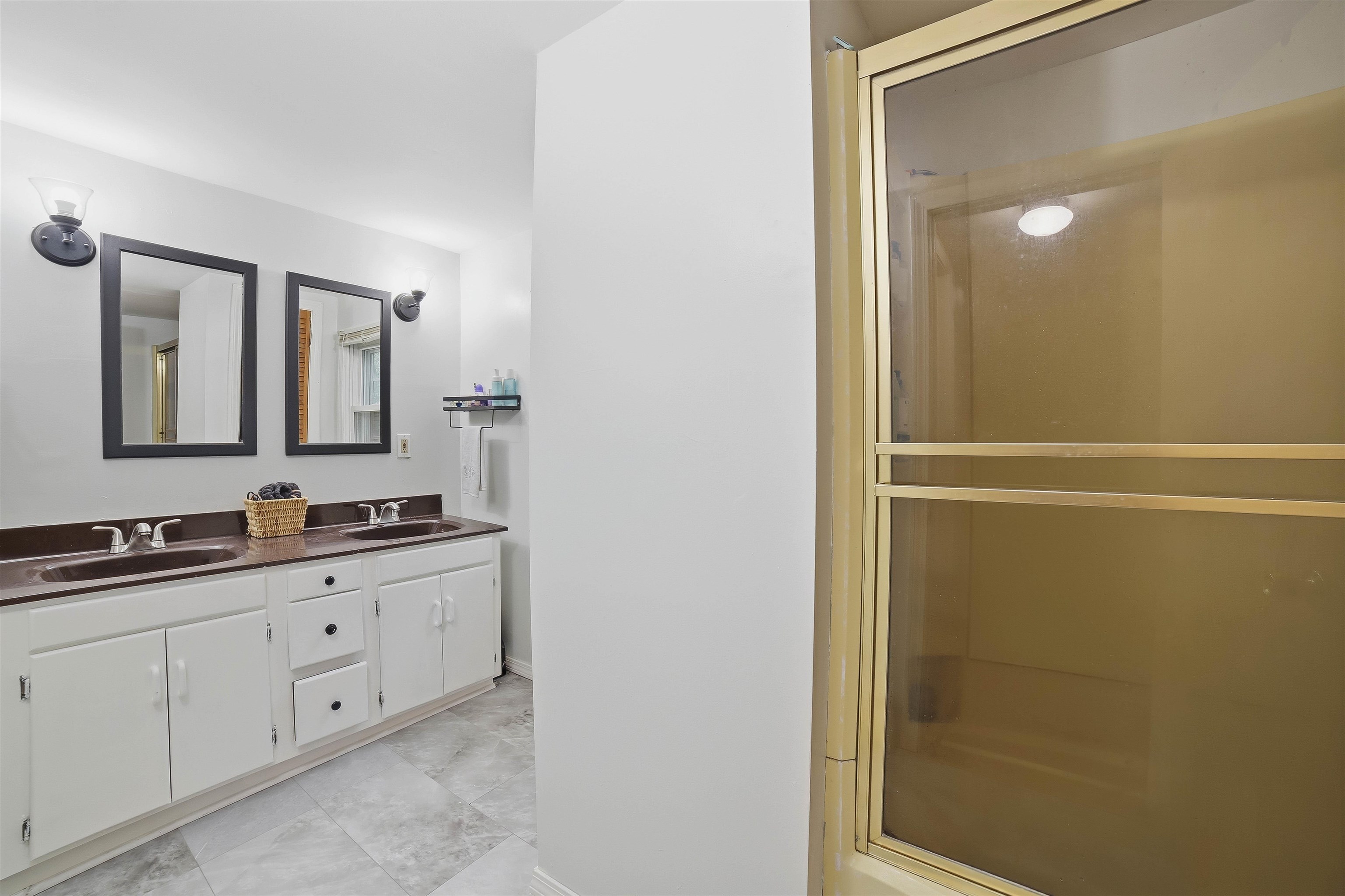 2073 Goffs Falls Rd, Manchester, NH 03103
