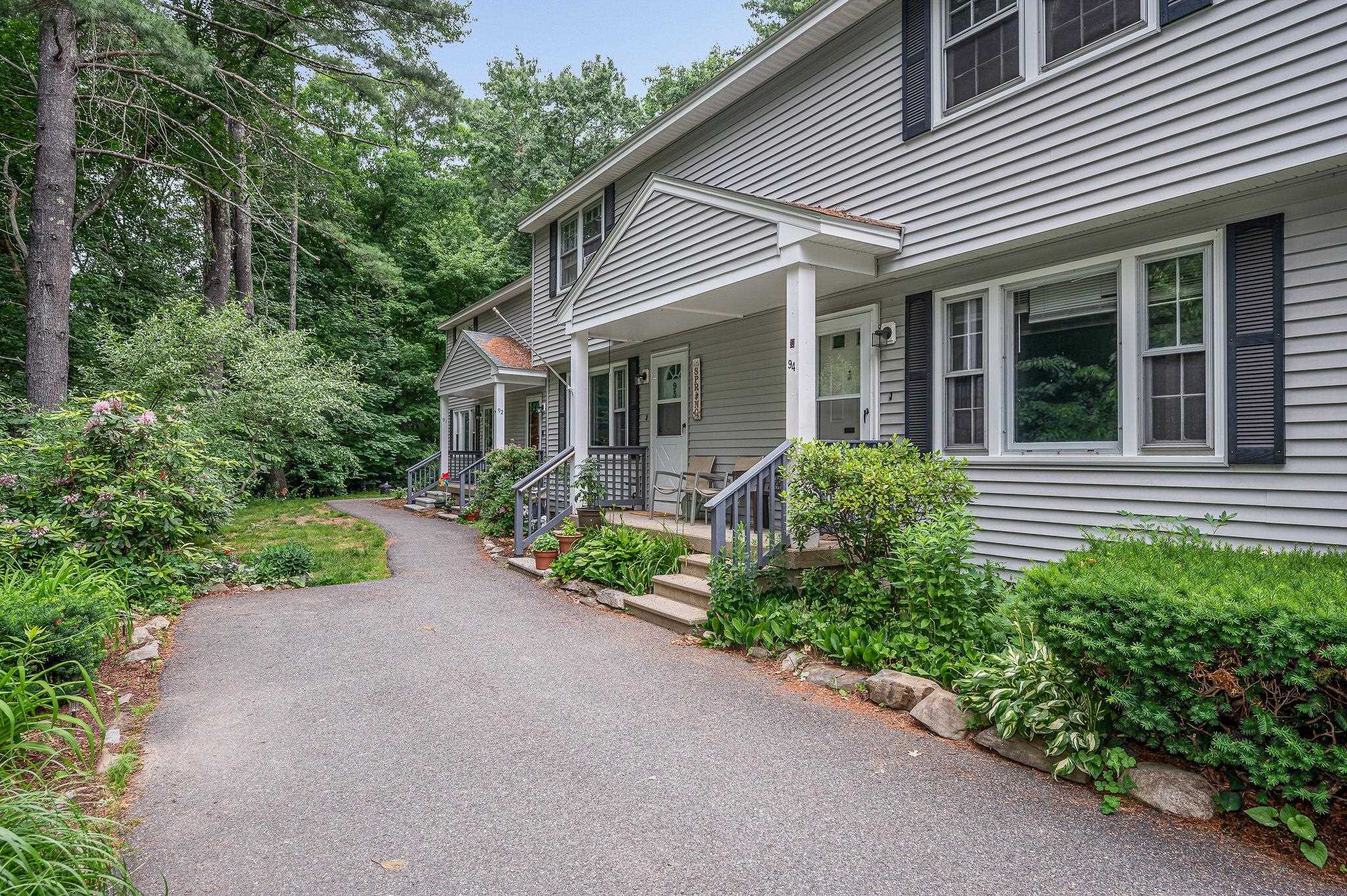 94 Granite St, Londonderry, NH 03053