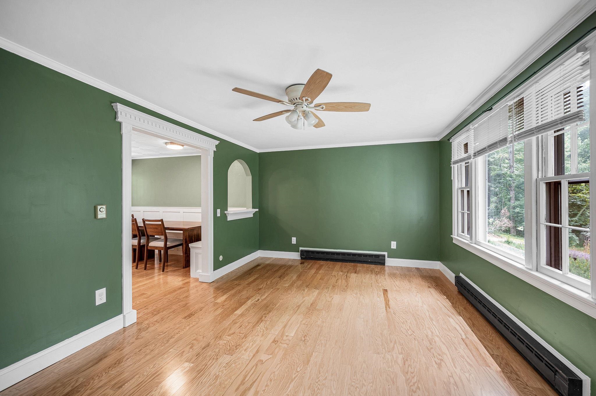 94 Granite St, Londonderry, NH 03053