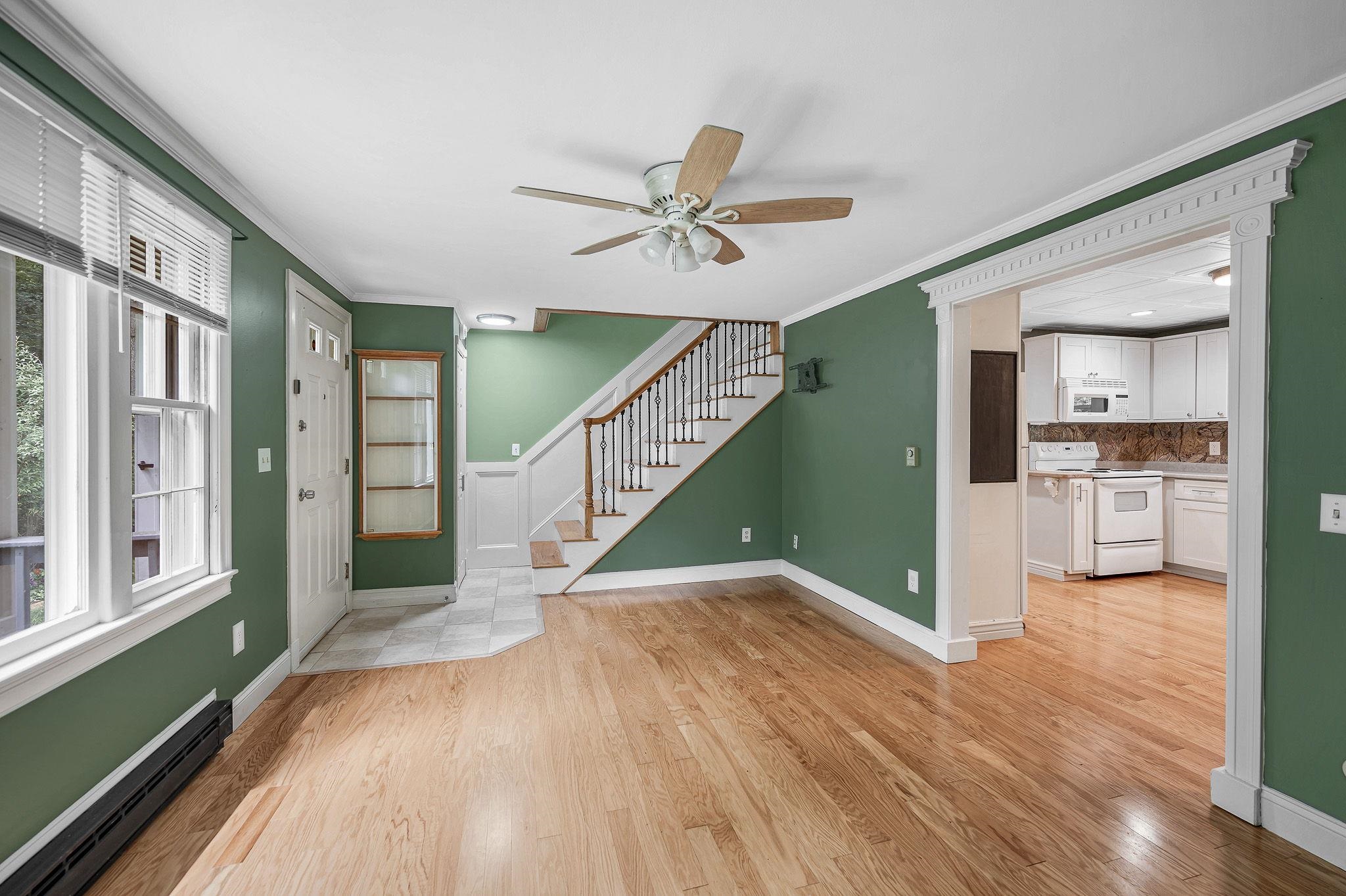 94 Granite St, Londonderry, NH 03053