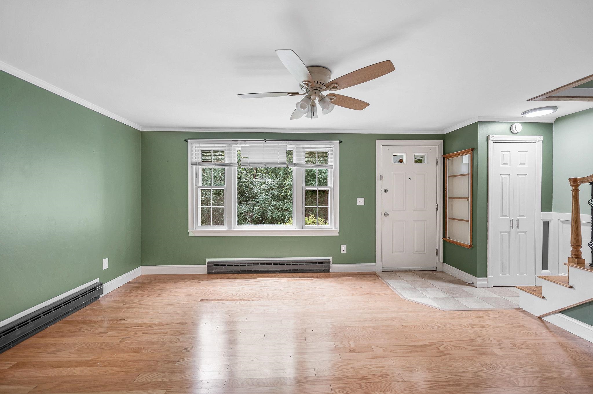 94 Granite St, Londonderry, NH 03053
