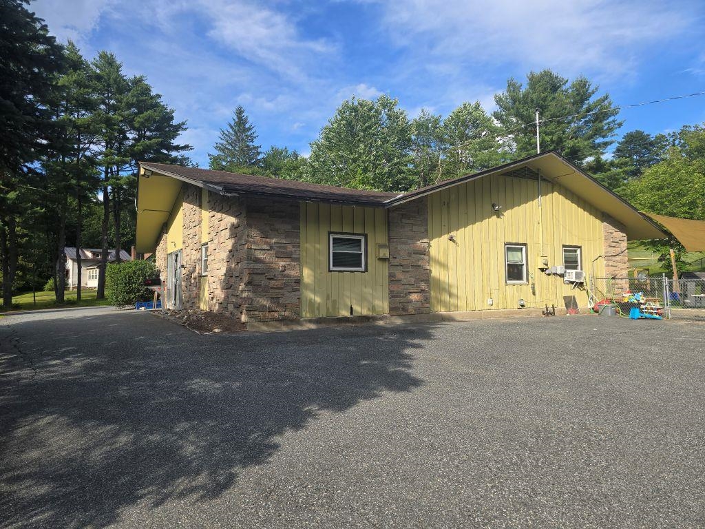 90 Charlestown Rd, Claremont, NH 03743