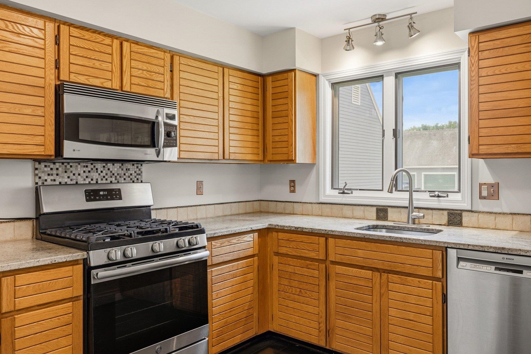 75 Spinnaker Way, Portsmouth, NH 03801