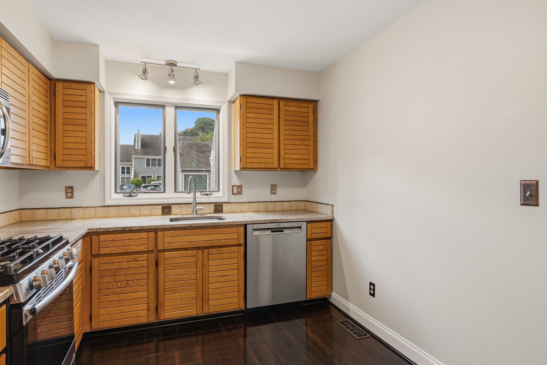75 Spinnaker Way, Portsmouth, NH 03801