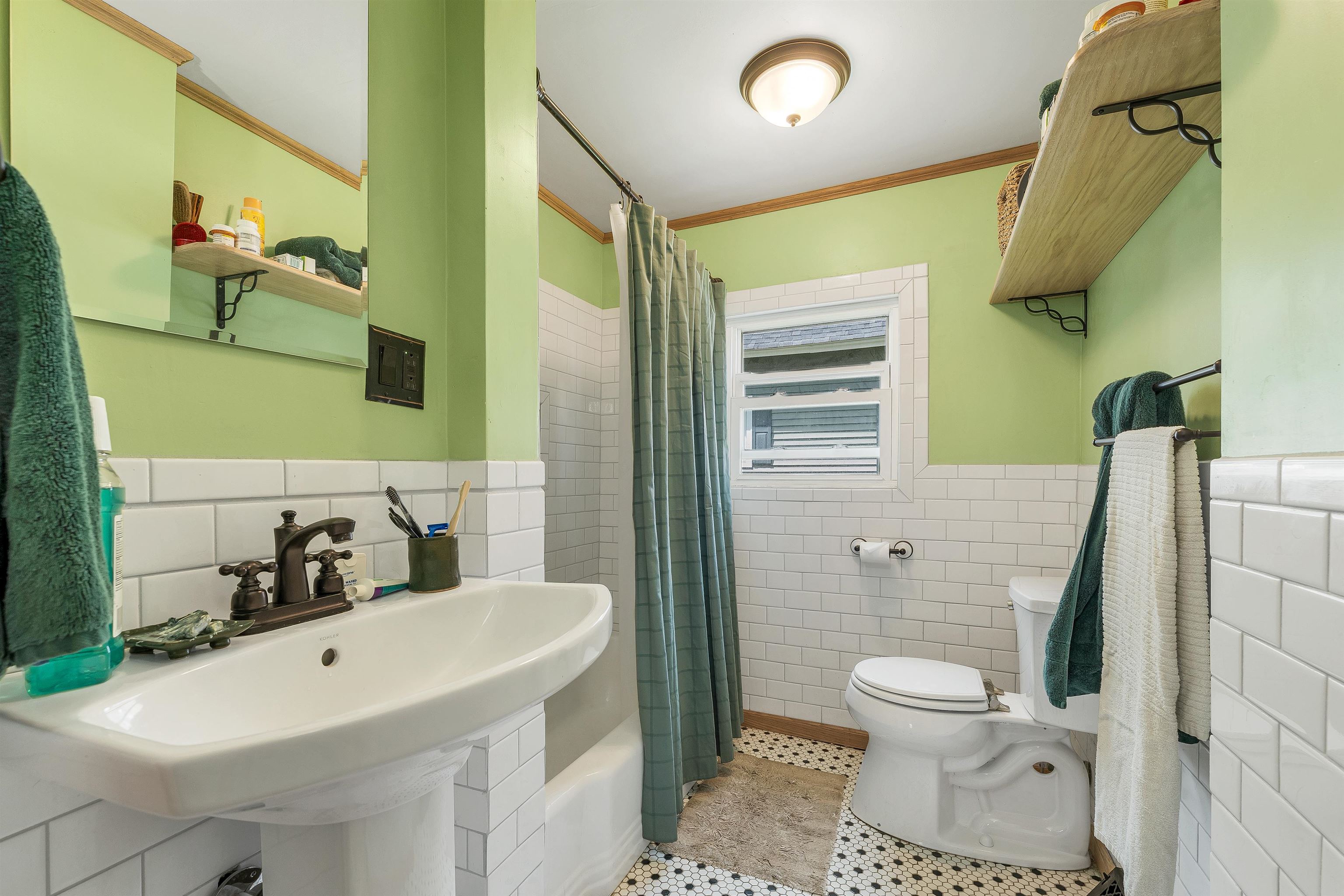 12 School St, Gorham, NH 03581