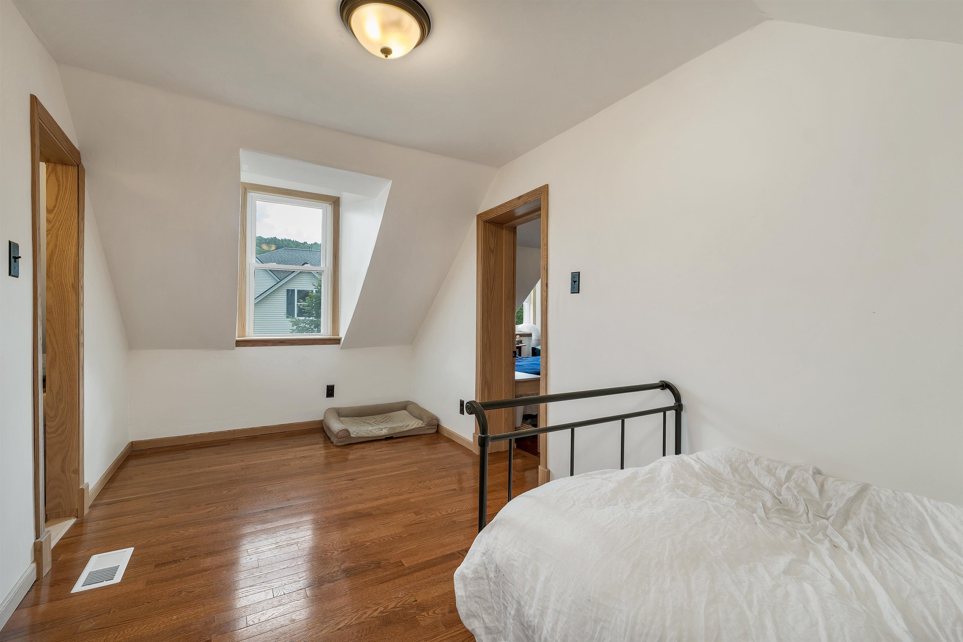 12 School St, Gorham, NH 03581