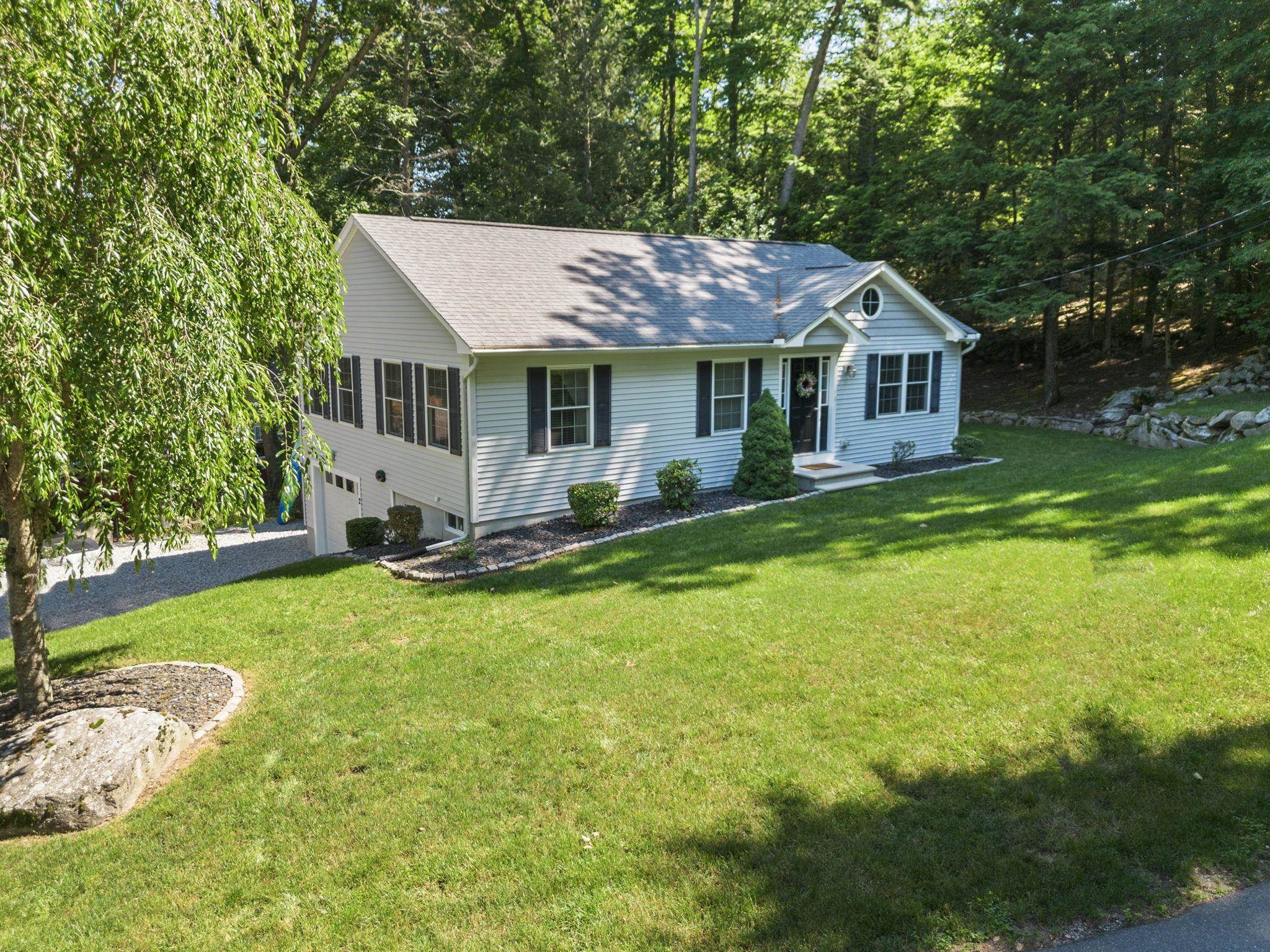2 Hemlock Shore Dr, Atkinson, NH 03811