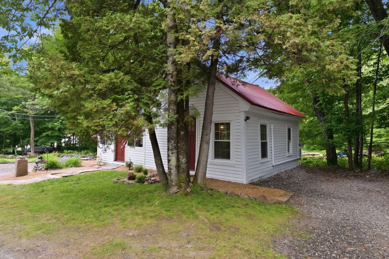1 Basin Brook Rd, Rumney, NH 03266