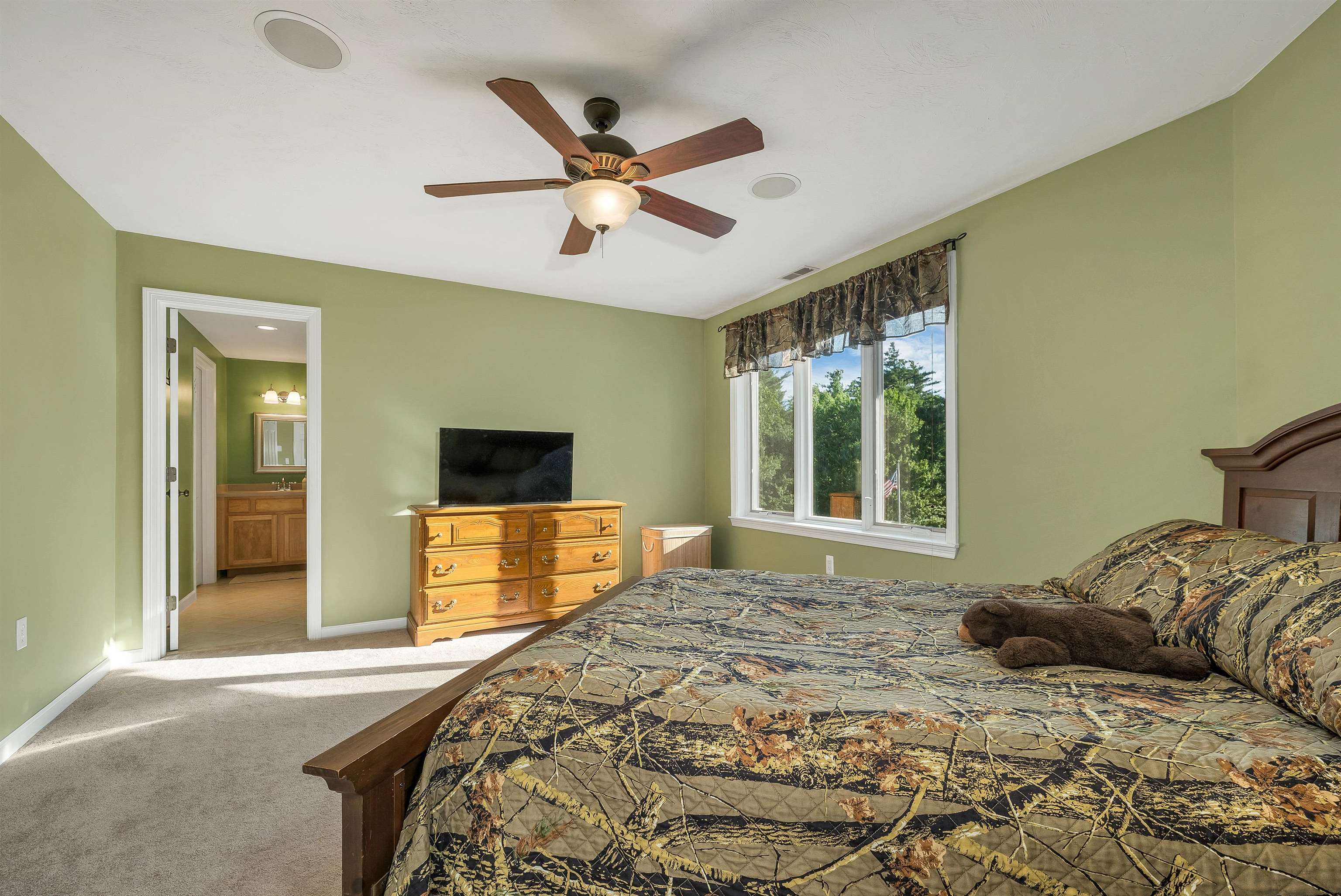 21 Goffstown Back Rd, Goffstown, NH 03045-2601