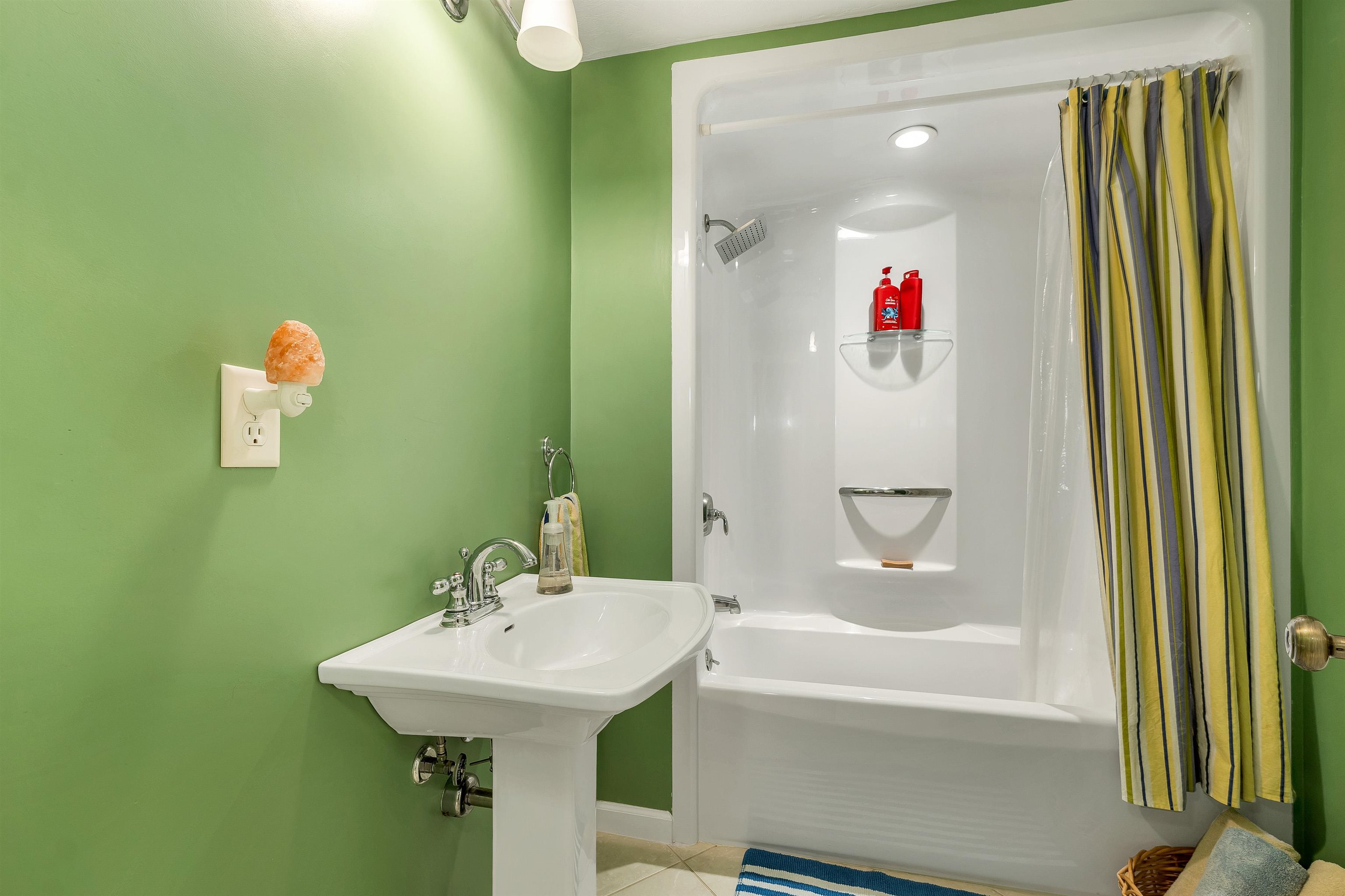 21 Goffstown Back Rd, Goffstown, NH 03045-2601