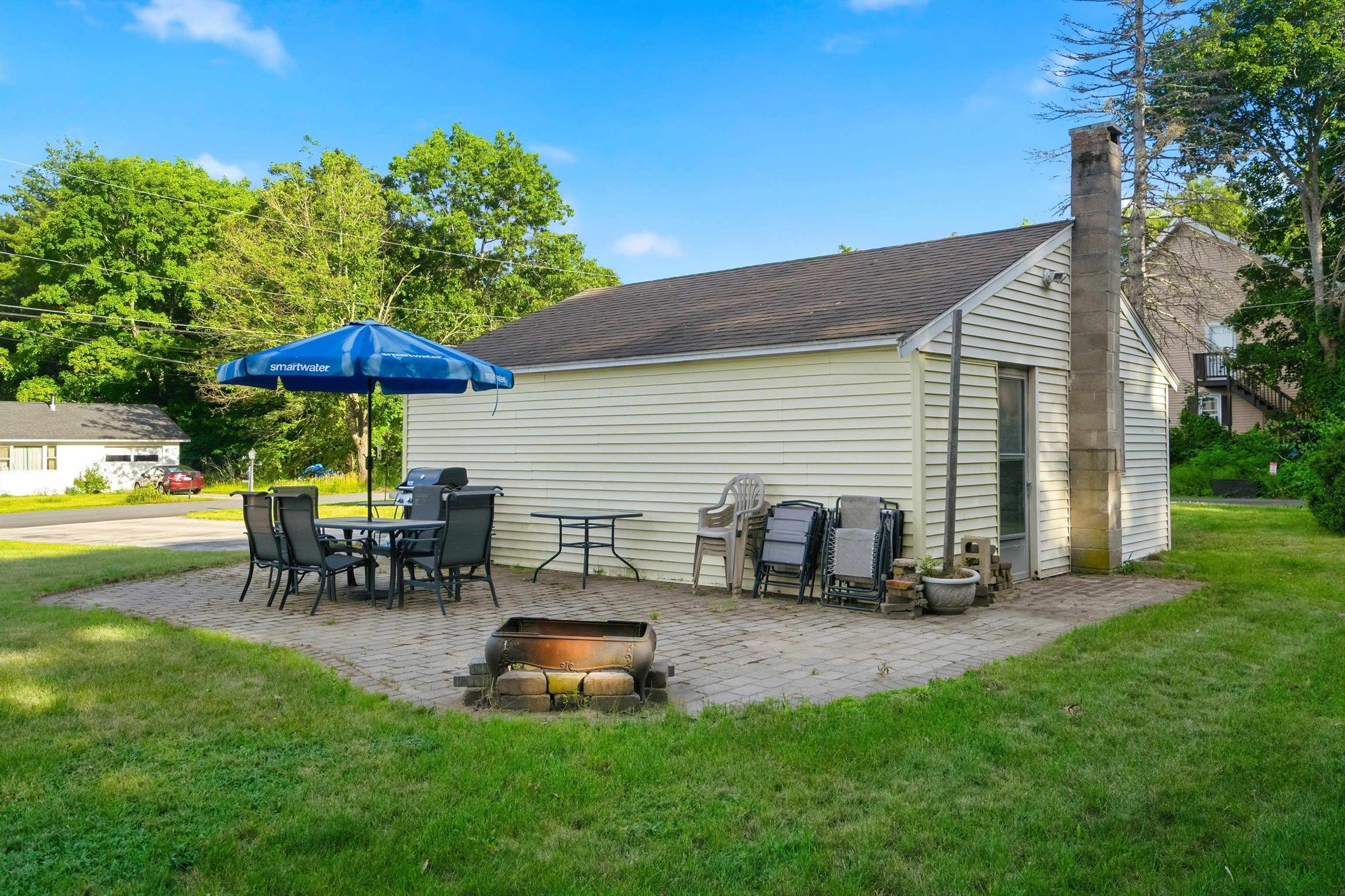 31 Hillside Ave, Derry, NH 03038