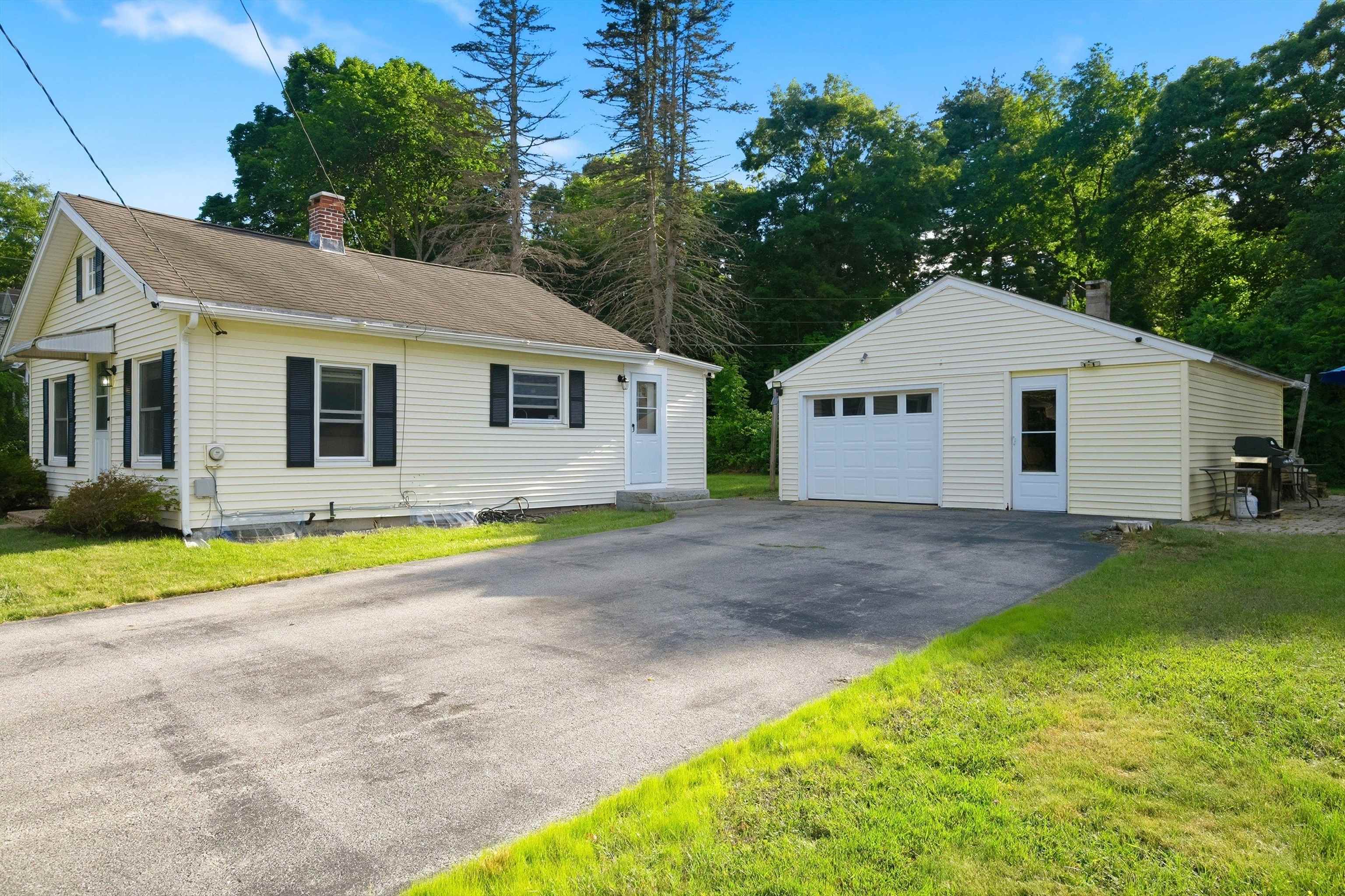 31 Hillside Ave, Derry, NH 03038
