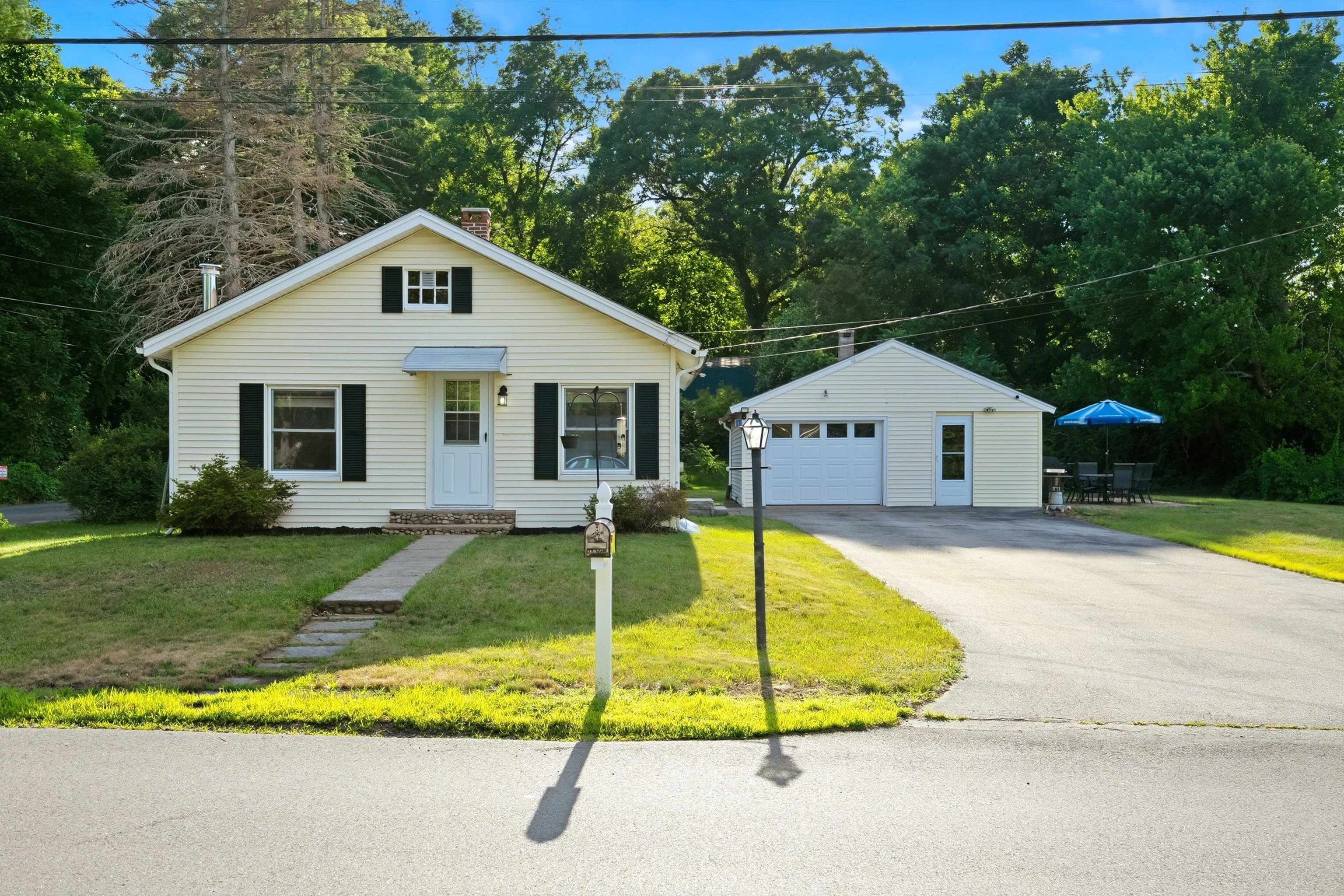 31 Hillside Ave, Derry, NH 03038