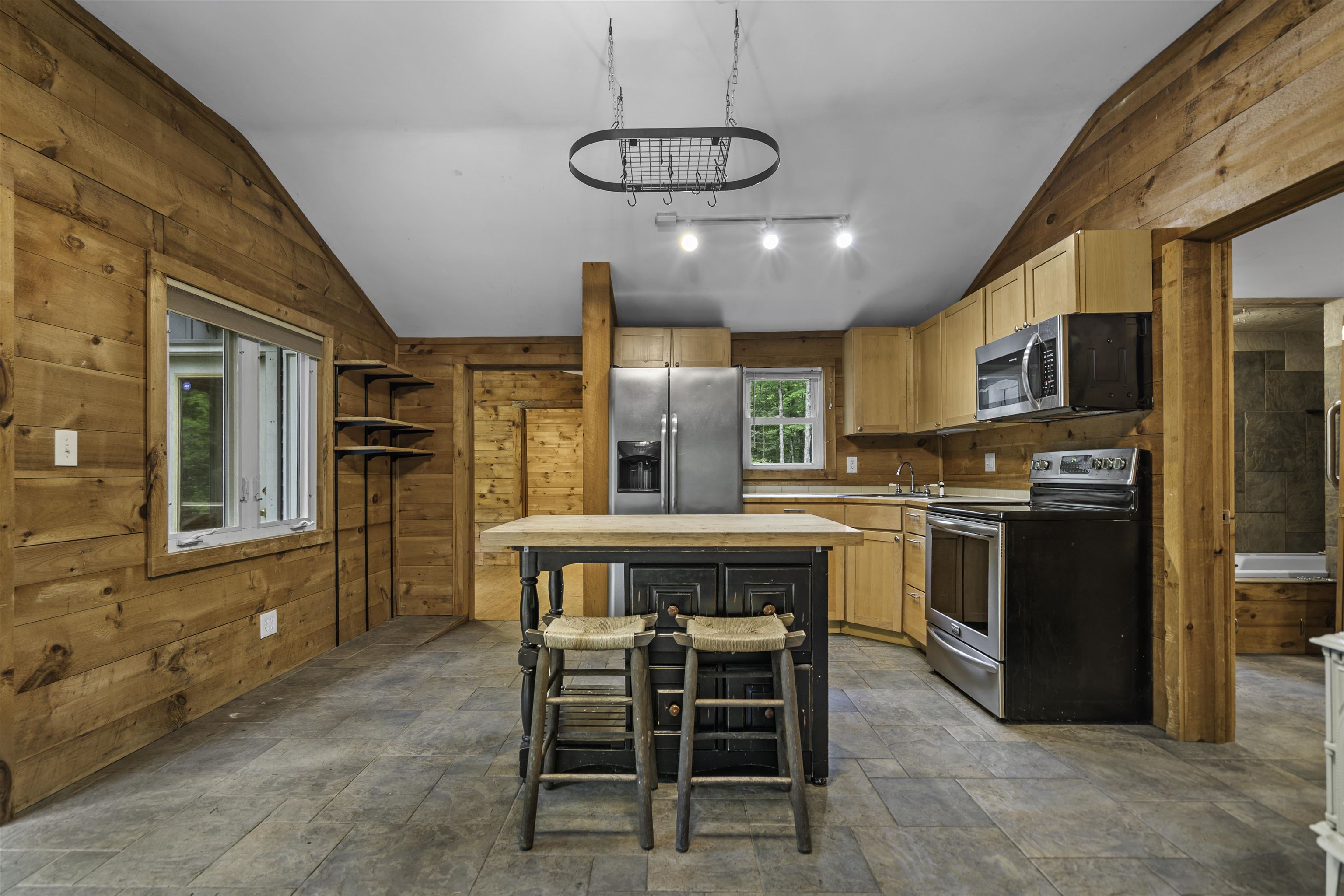 566 Beard Rd, Hillsborough, NH 03244