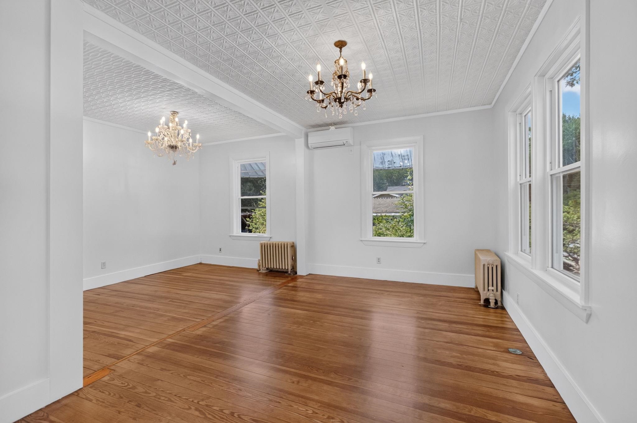 8 Newton Rd, Plaistow, NH 03865