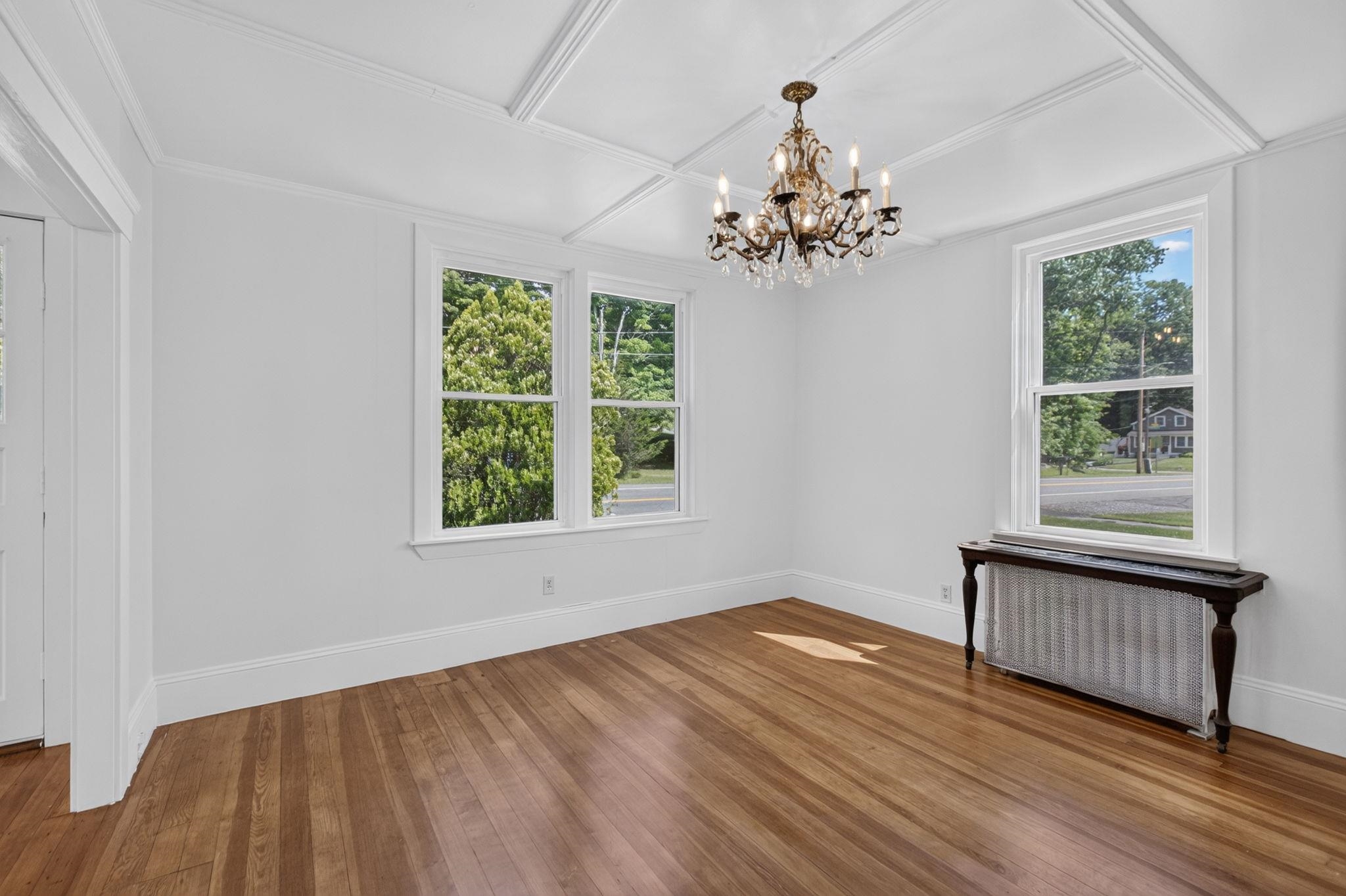 8 Newton Rd, Plaistow, NH 03865