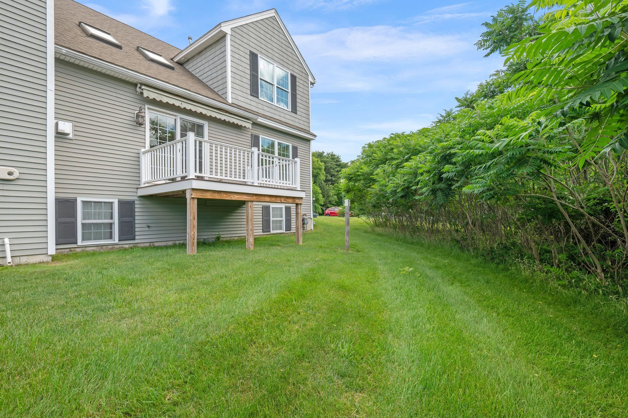 5 Pelton Way #10, Hampton Falls, NH 03844