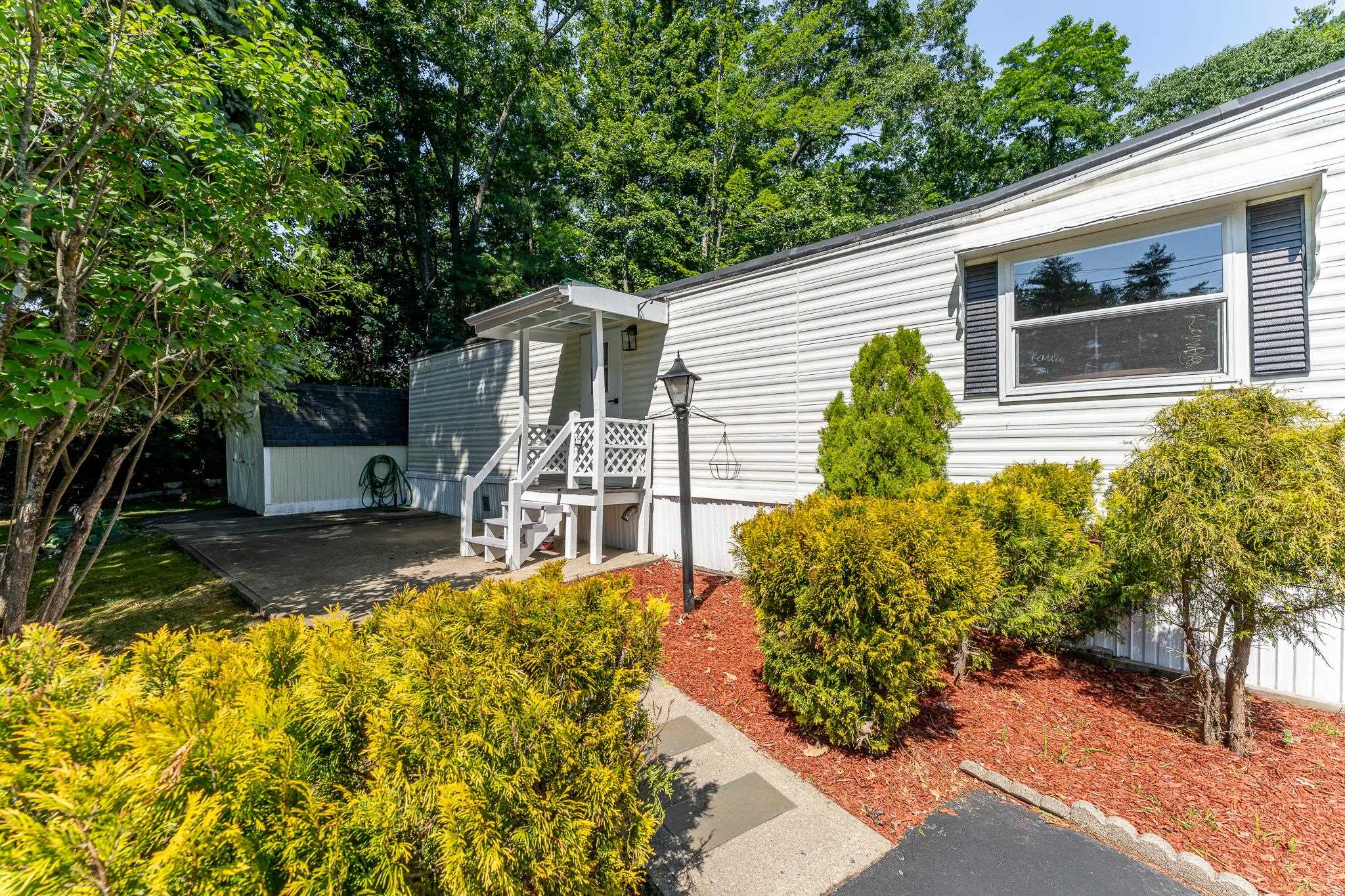 12 Pearl Ct, Merrimack, NH 03054