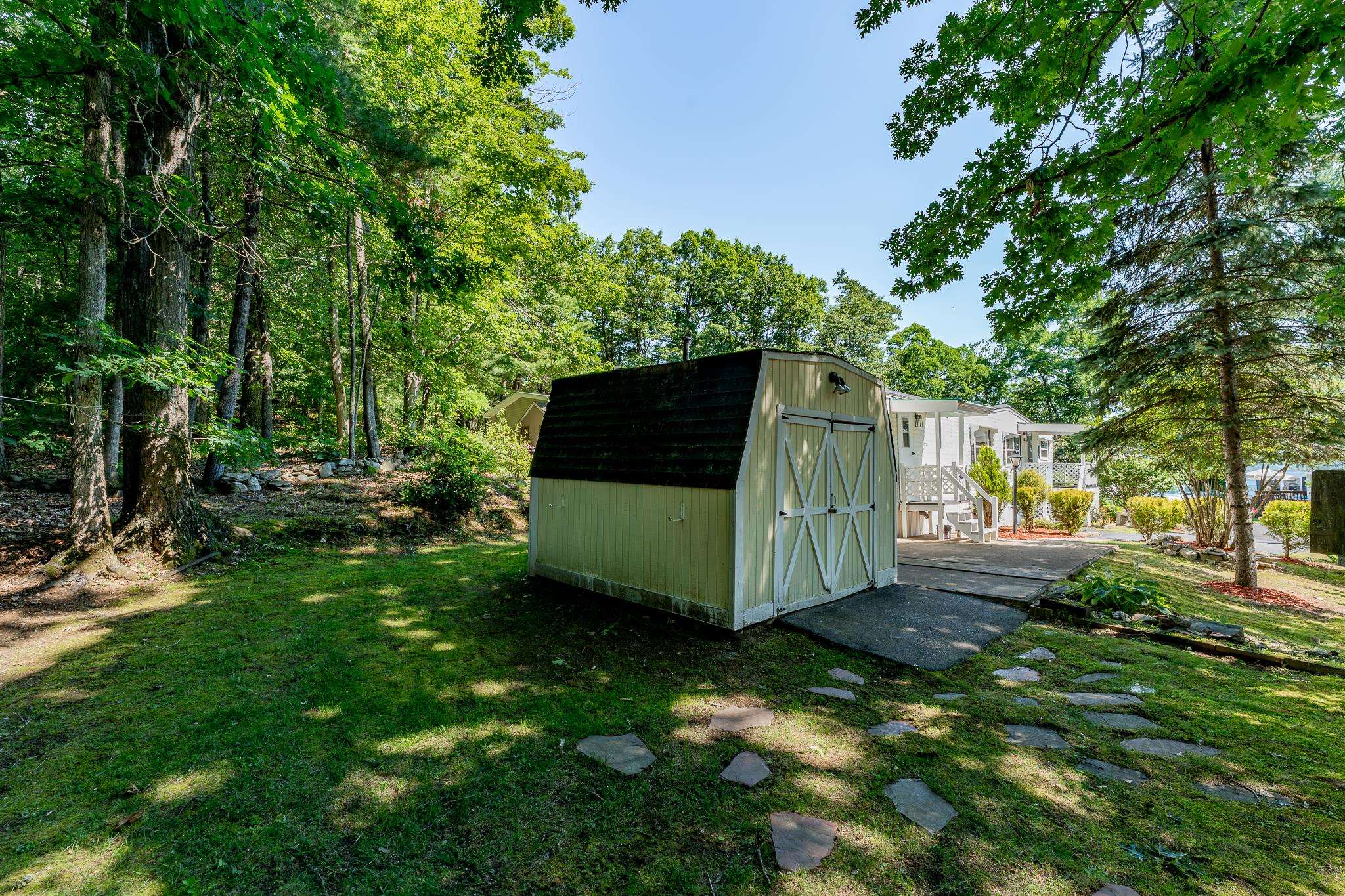 12 Pearl Ct, Merrimack, NH 03054